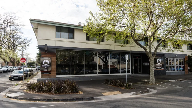 Outside view of Eastern Spice Indian restaurant at Eastern Beach, Geelong