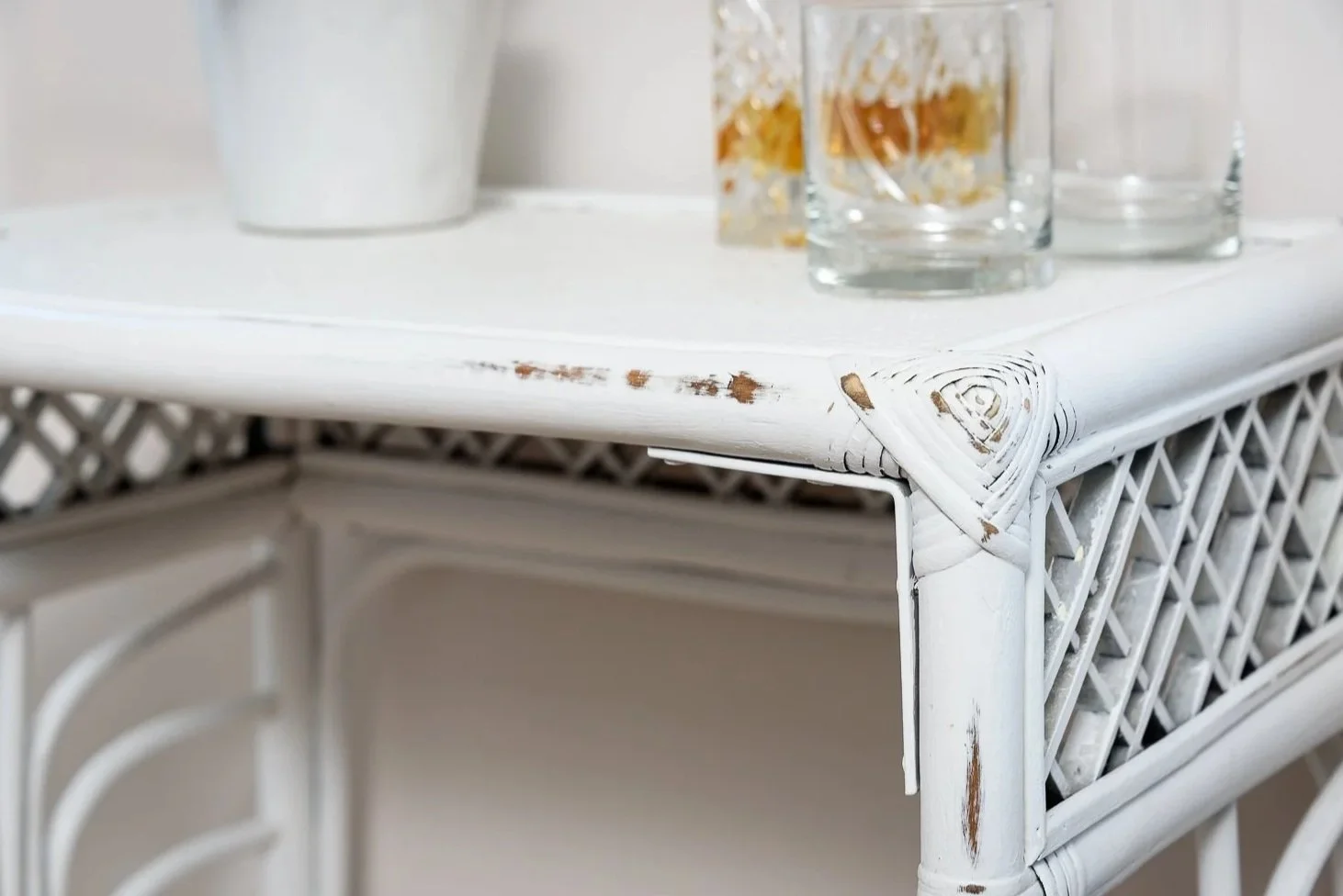 Distressed_White_Wicker_Side_Table-8489.jpg