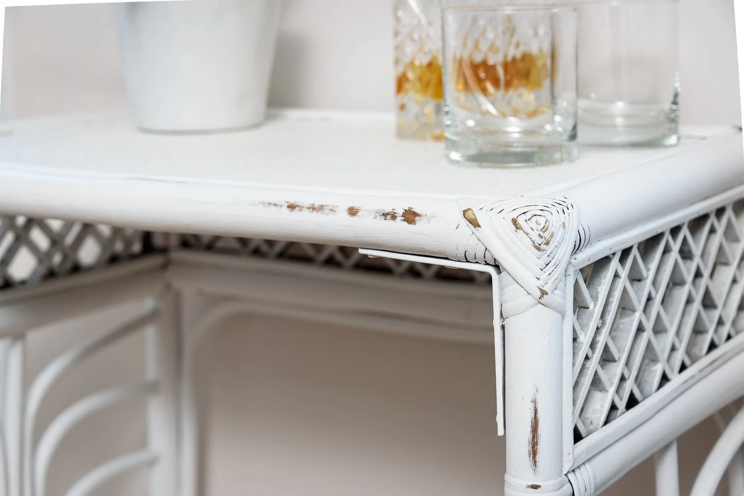 Distressed_White_Wicker_Side_Table-8489.jpg