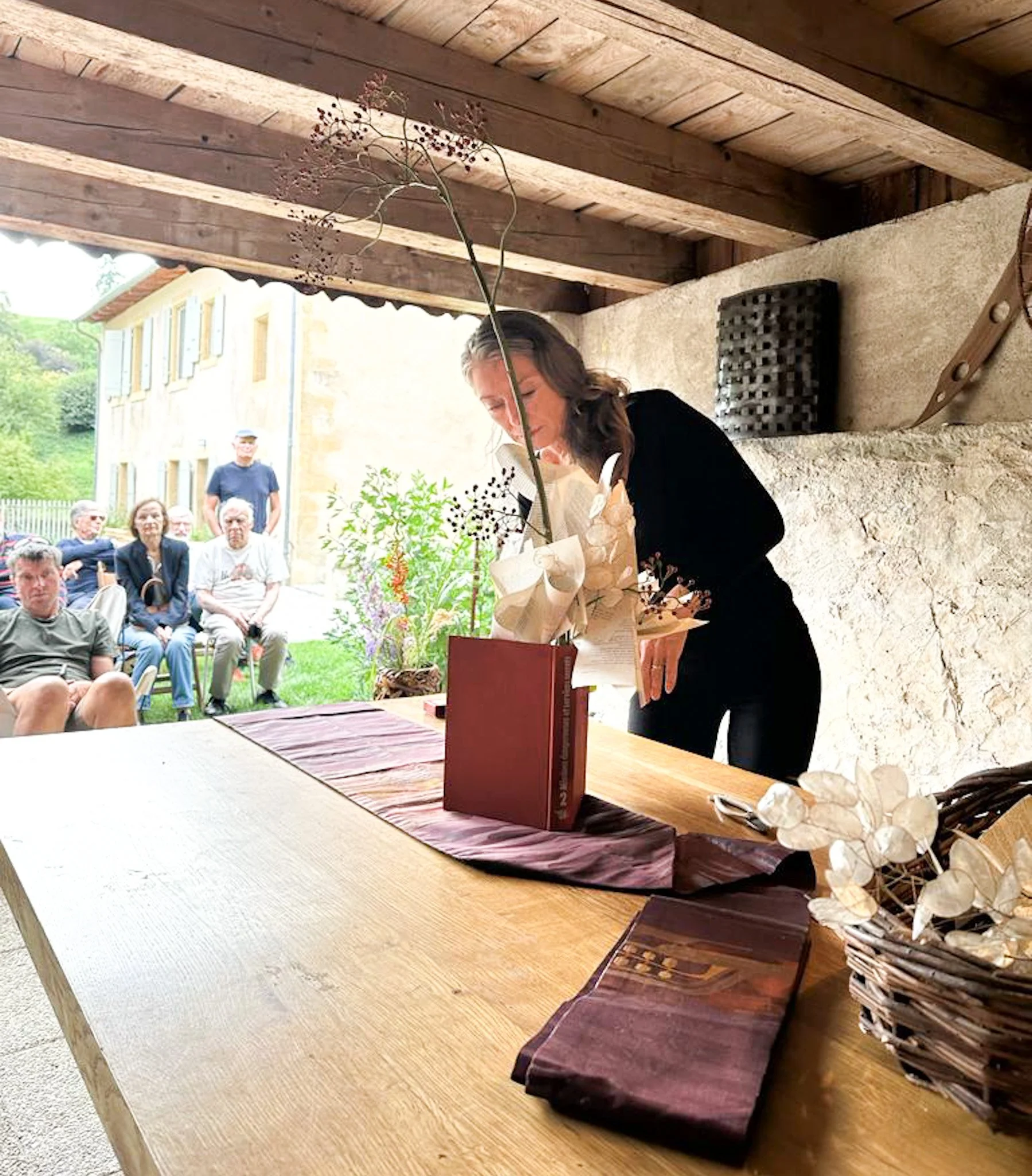 ikebana demonstration romainmotier livre et baie.jpg