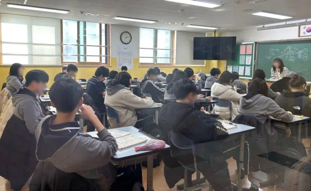 "내 여친 성희롱했지?"… 교사의 협박에 충격받은 중학생, 가족 2차 피해 호소  