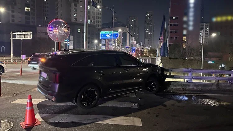 서울 오목교 인근에서 음주운전 사고… 가드레일 파손돼
