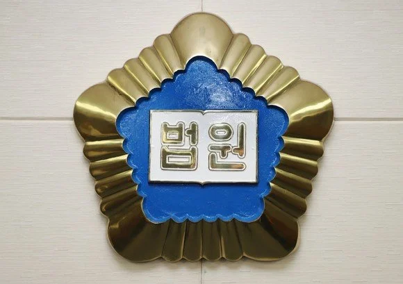 여중생 허벅지 만진 80대 남성, “손녀 같아서” 주장했지만… 징역형에 집행유예