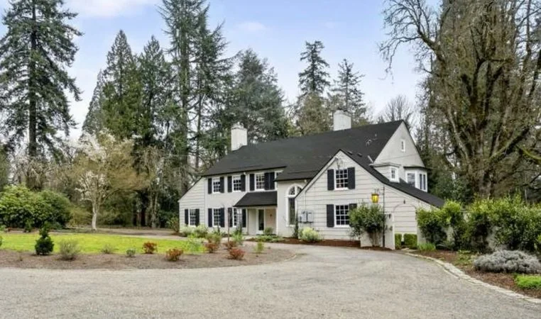 POV: This home feels like something you&rsquo;d find tucked away in the English countryside.❤️

2.89 private acres just minutes from downtown Portland, this 1929 estate is full of the kind of details that make you swoon.

The circular drive, classic 