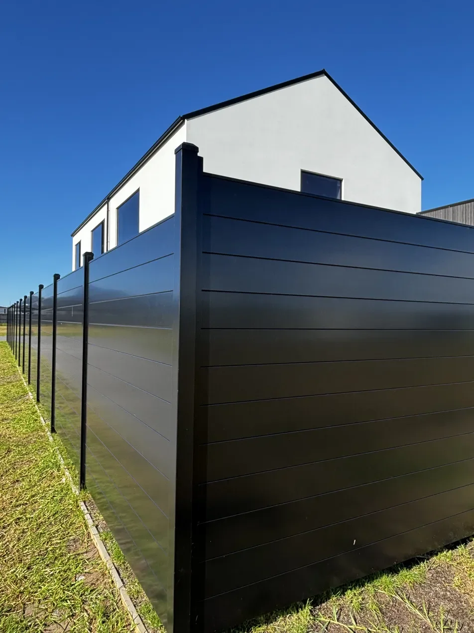 Mako premium aluminium fencing black tongue and groove 10.webp
