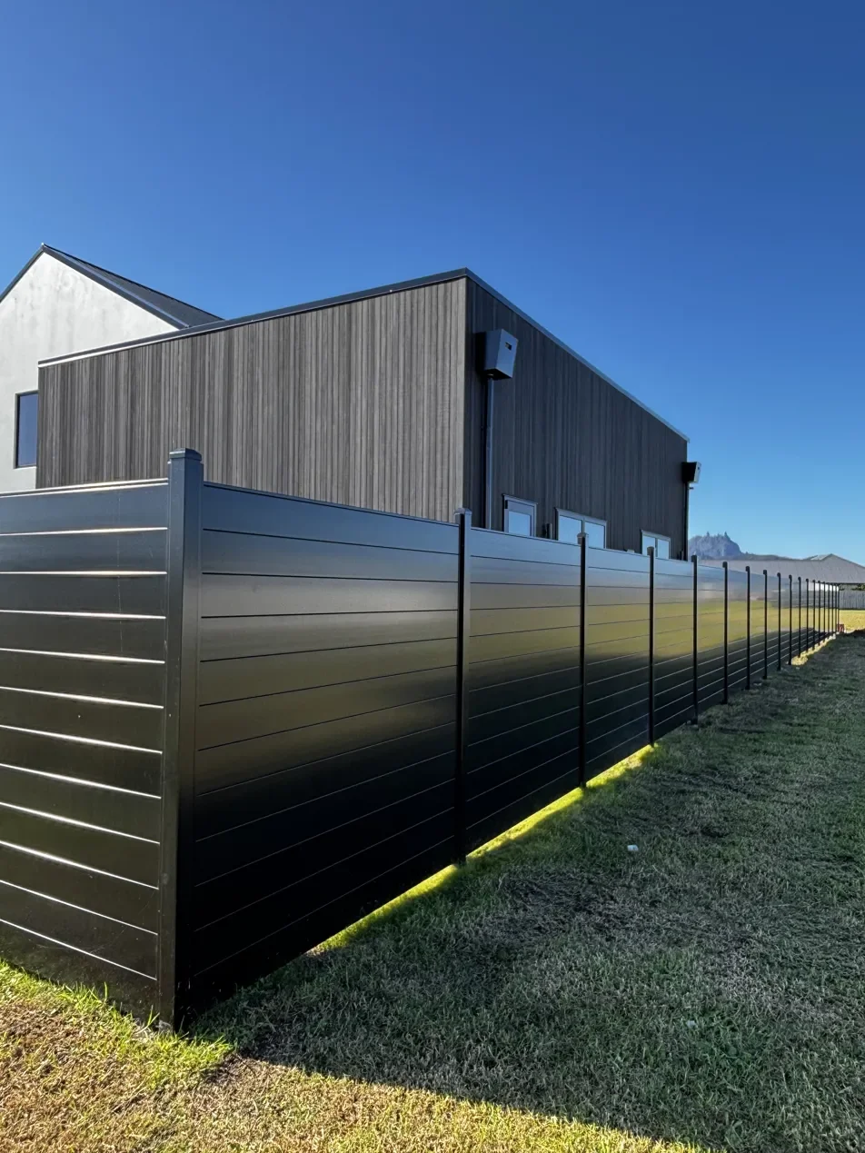 Mako premium aluminium fencing black tongue and groove 2.webp