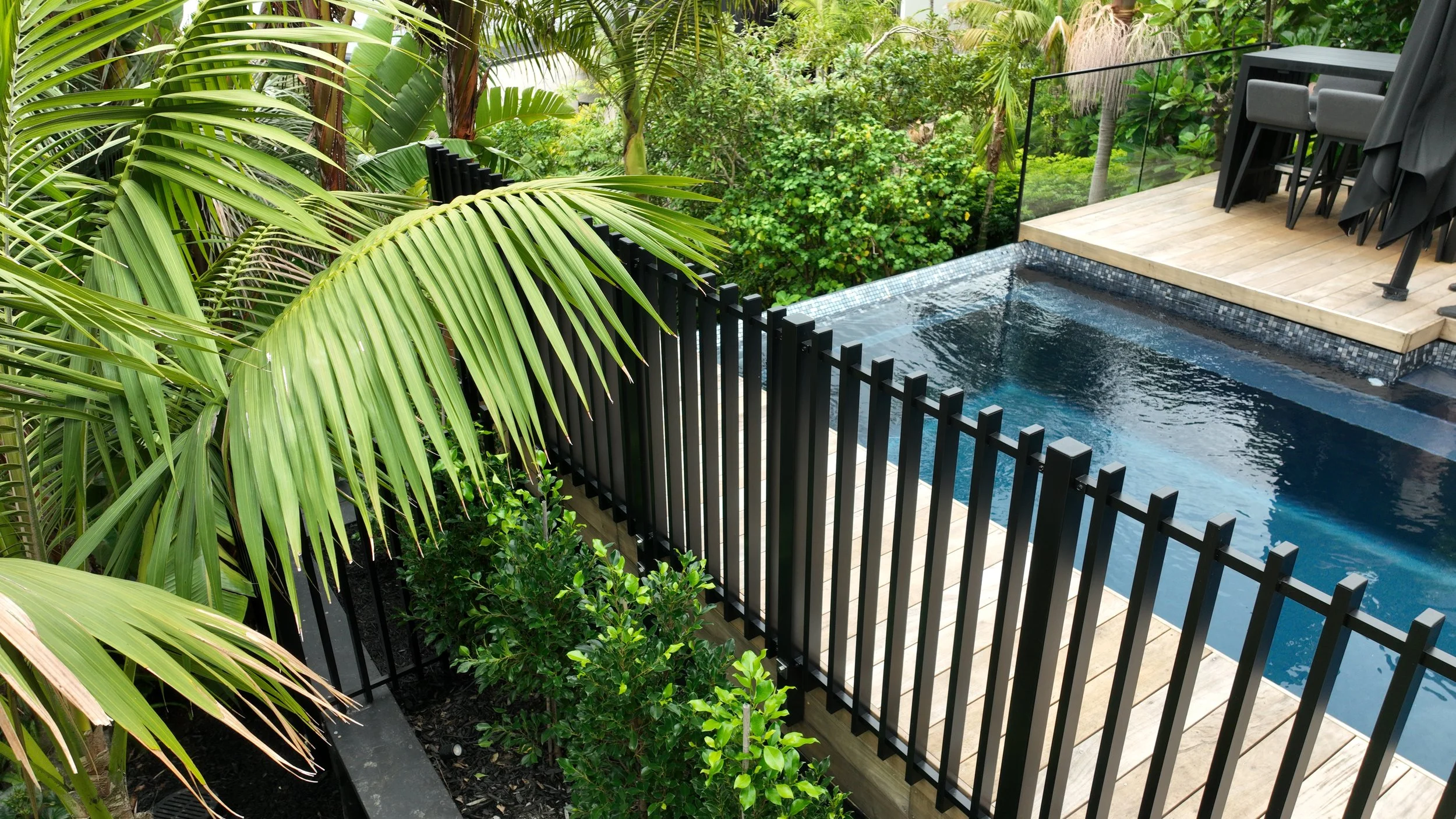 mako solutions aluminium black blade pool balustrade fencing.jpg