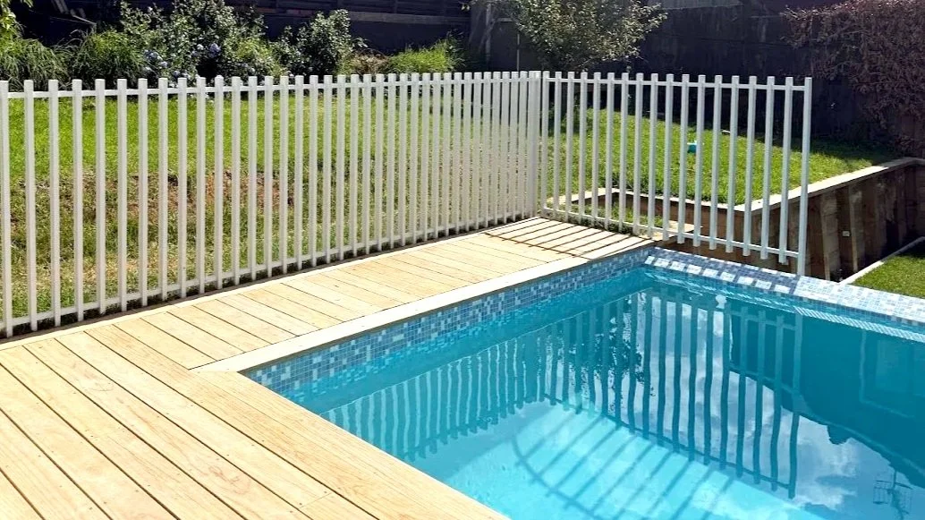 mako+blade+pool+fencing+in+stunning+white+around+auckland+pool.jpg