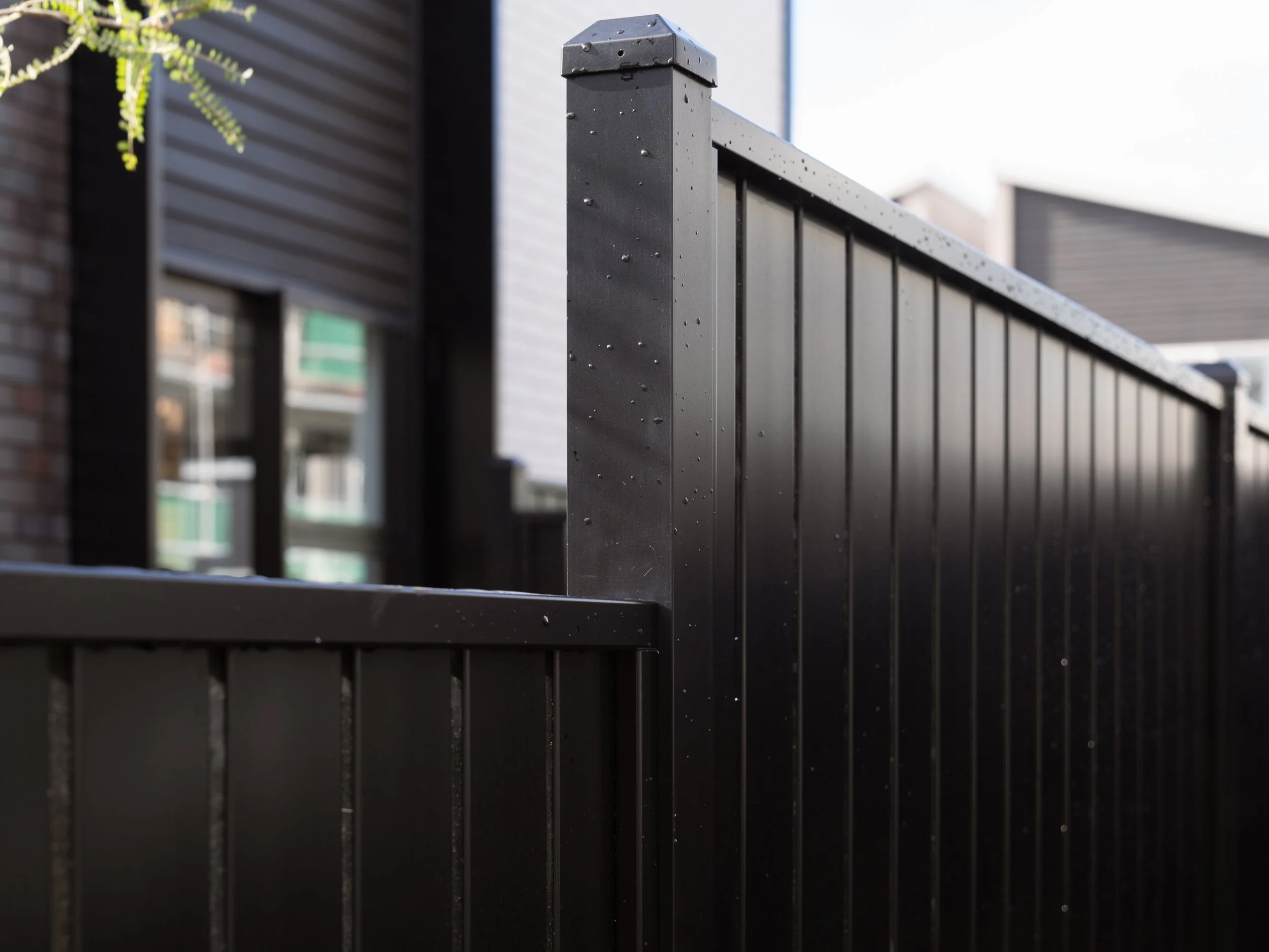 mako vertical slat in black boundary fencing in 1800mm for boundary pool compliance