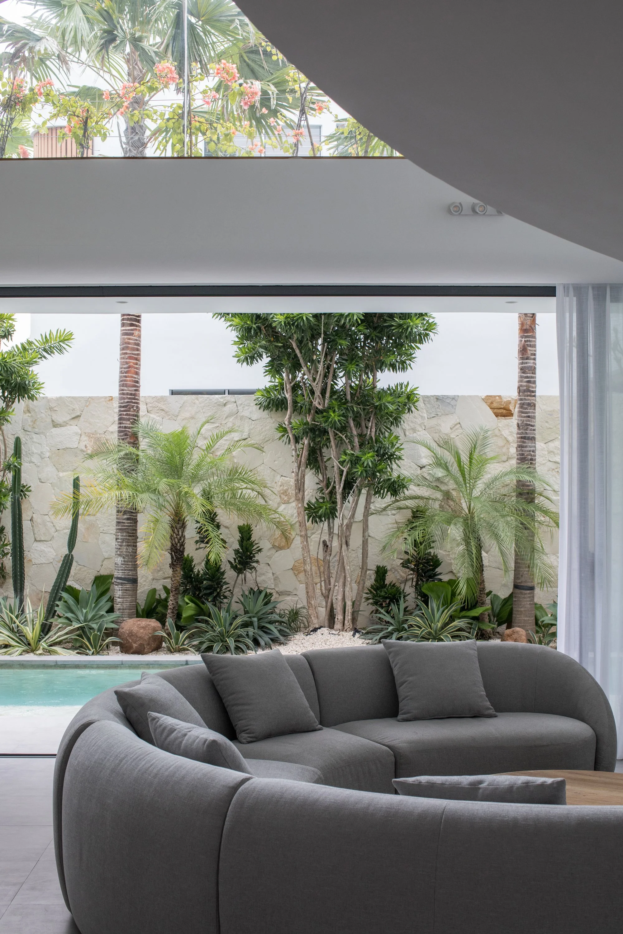 CURVED ARCHITECTURAL VILLA - 4 BEDROOMS - UMALAS - MONTHLY AND YEARLY