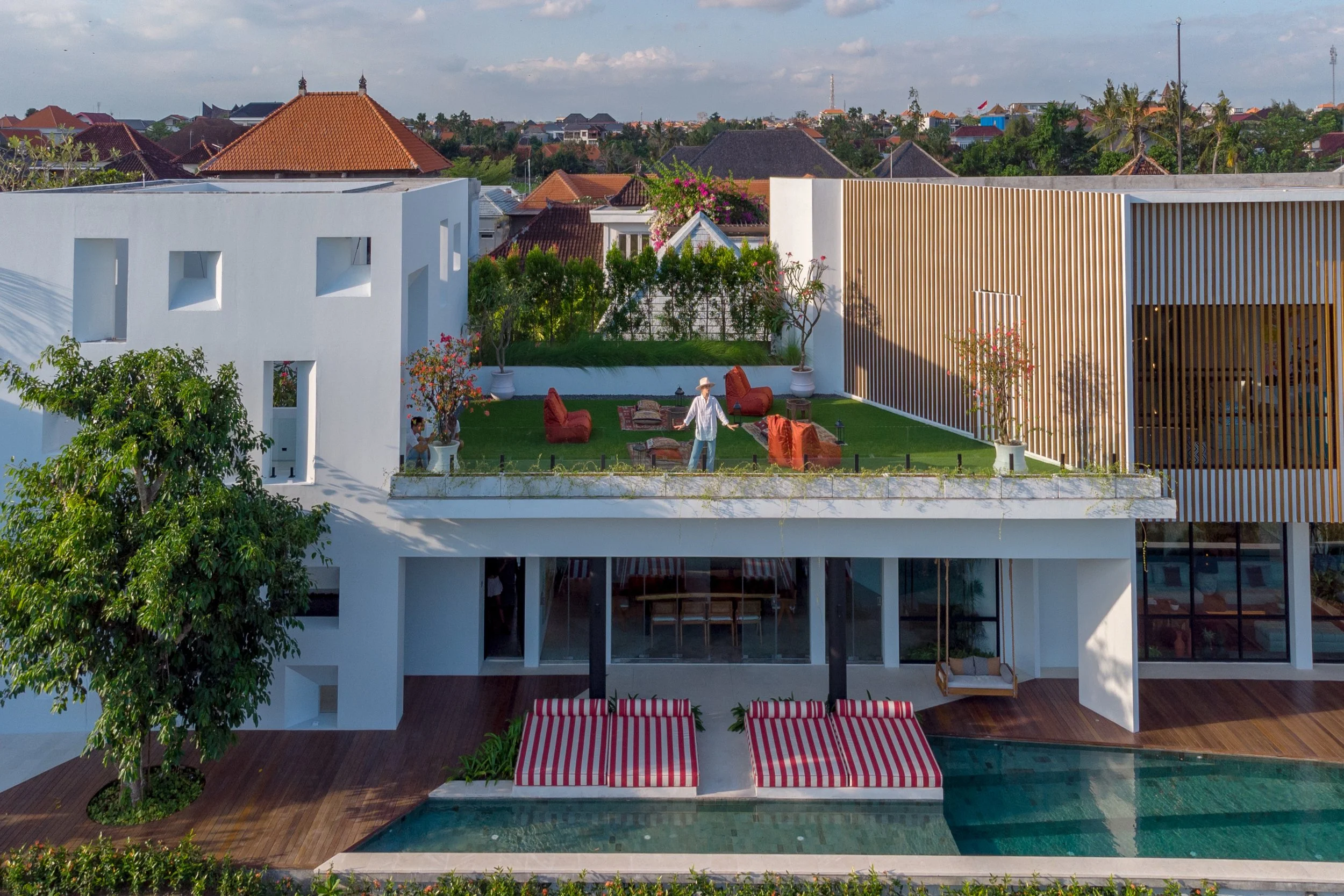STUNNING ARCHITECTURAL RESIDENCE - BERAWA CANGGU - 5 BEDROOMS - YEARLY RENTAL - BALI