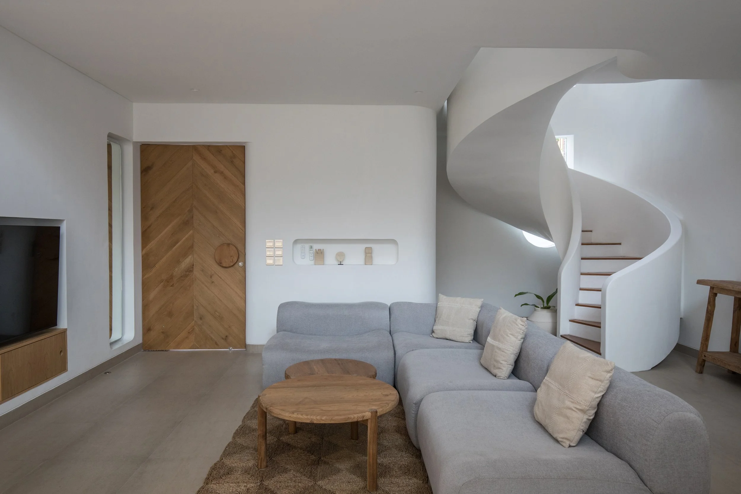 CURVED ARCHITECTURAL VILLA - 3 BEDROOMS - UMALAS - MONTHLY AND YEARLY