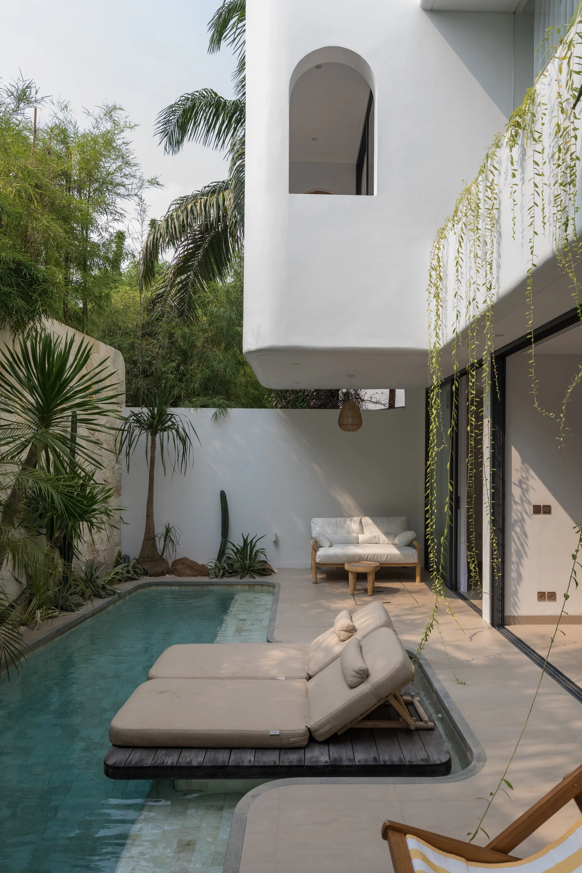 CURVED ARCHITECTURAL VILLA - 3 BEDROOMS - UMALAS - MONTHLY AND YEARLY