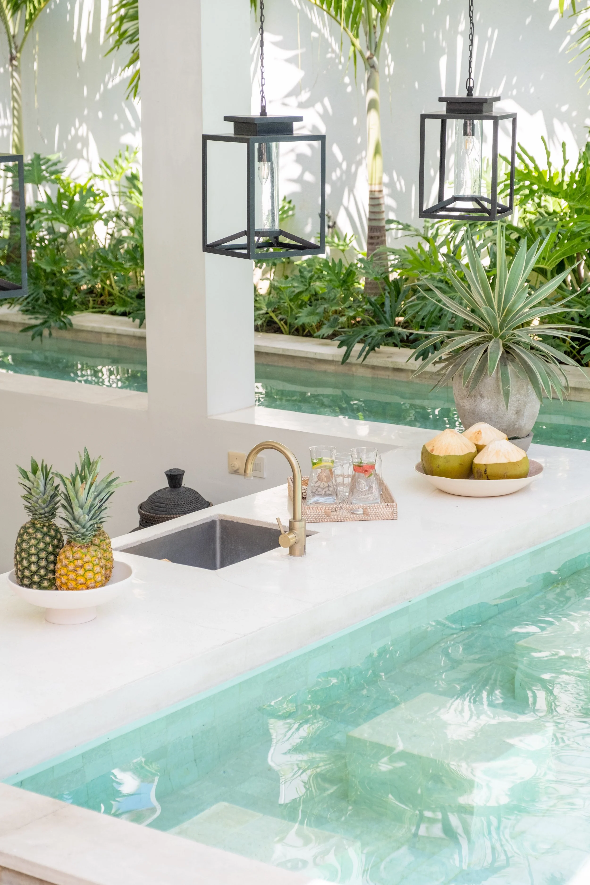 MODERN COASTAL ELEGANCE VILLA - 6 BEDROOMS - BERAWA - MONTHLY