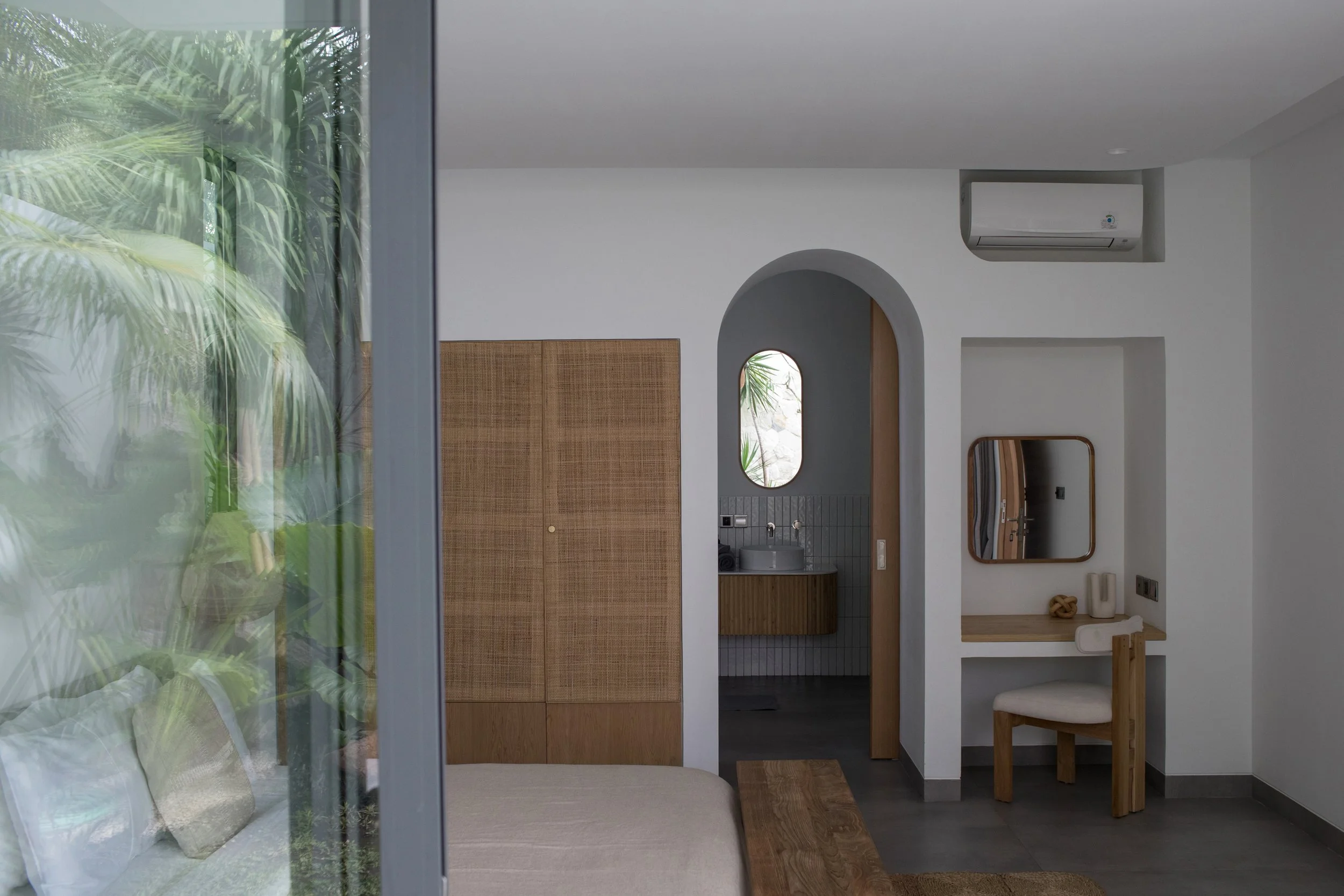 CURVED ARCHITECTURAL VILLA - 4 BEDROOMS - UMALAS - MONTHLY AND YEARLY