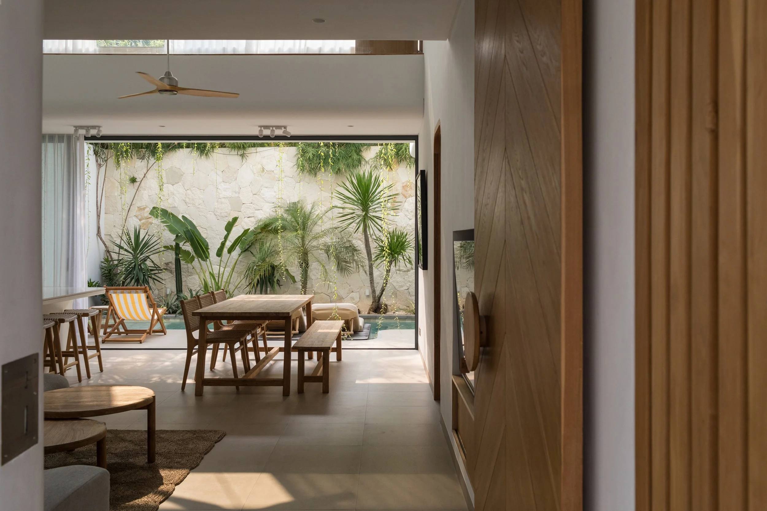 CURVED ARCHITECTURAL VILLA - 3 BEDROOMS - UMALAS - MONTHLY AND YEARLY