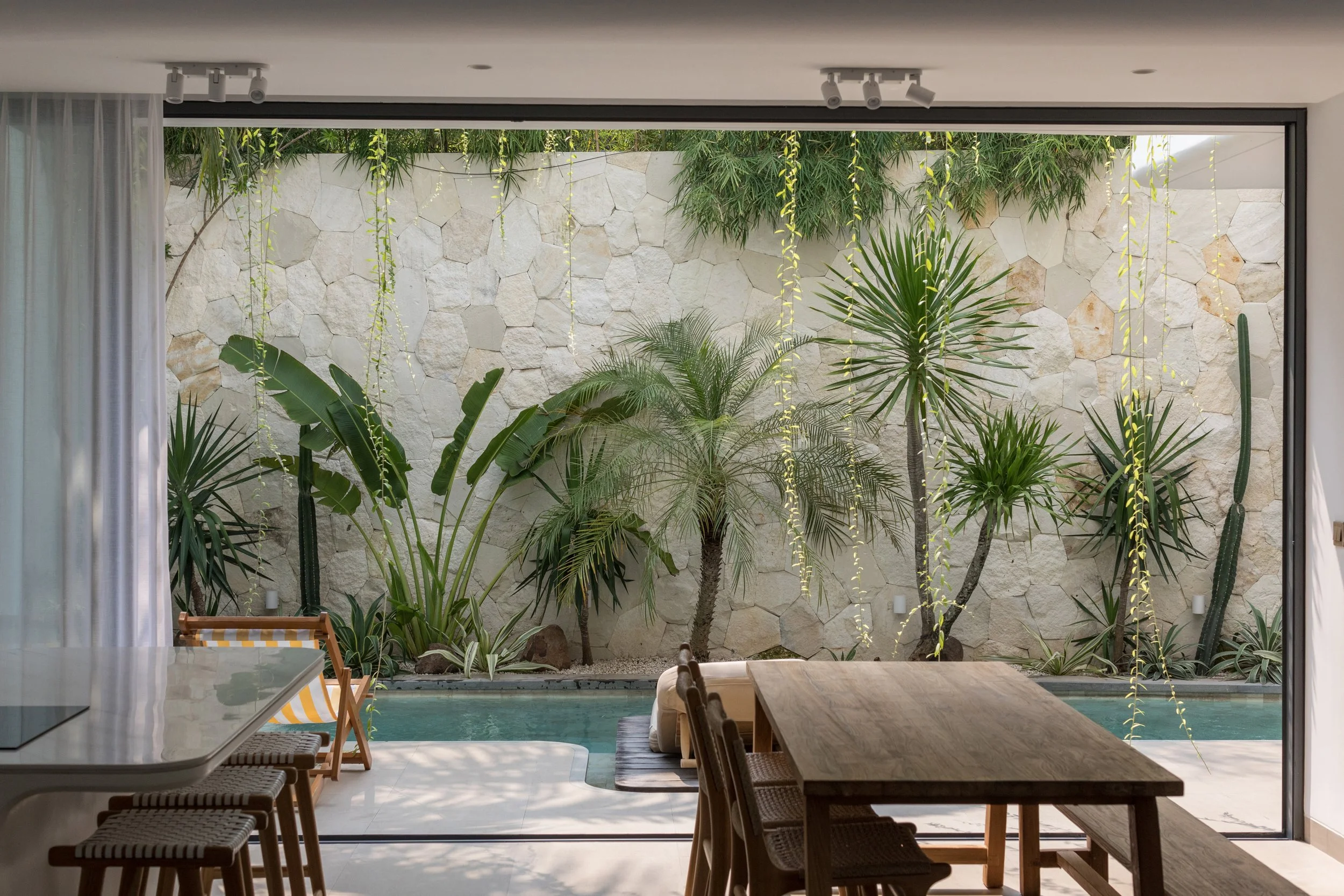 CURVED ARCHITECTURAL VILLA - 3 BEDROOMS - UMALAS - MONTHLY AND YEARLY