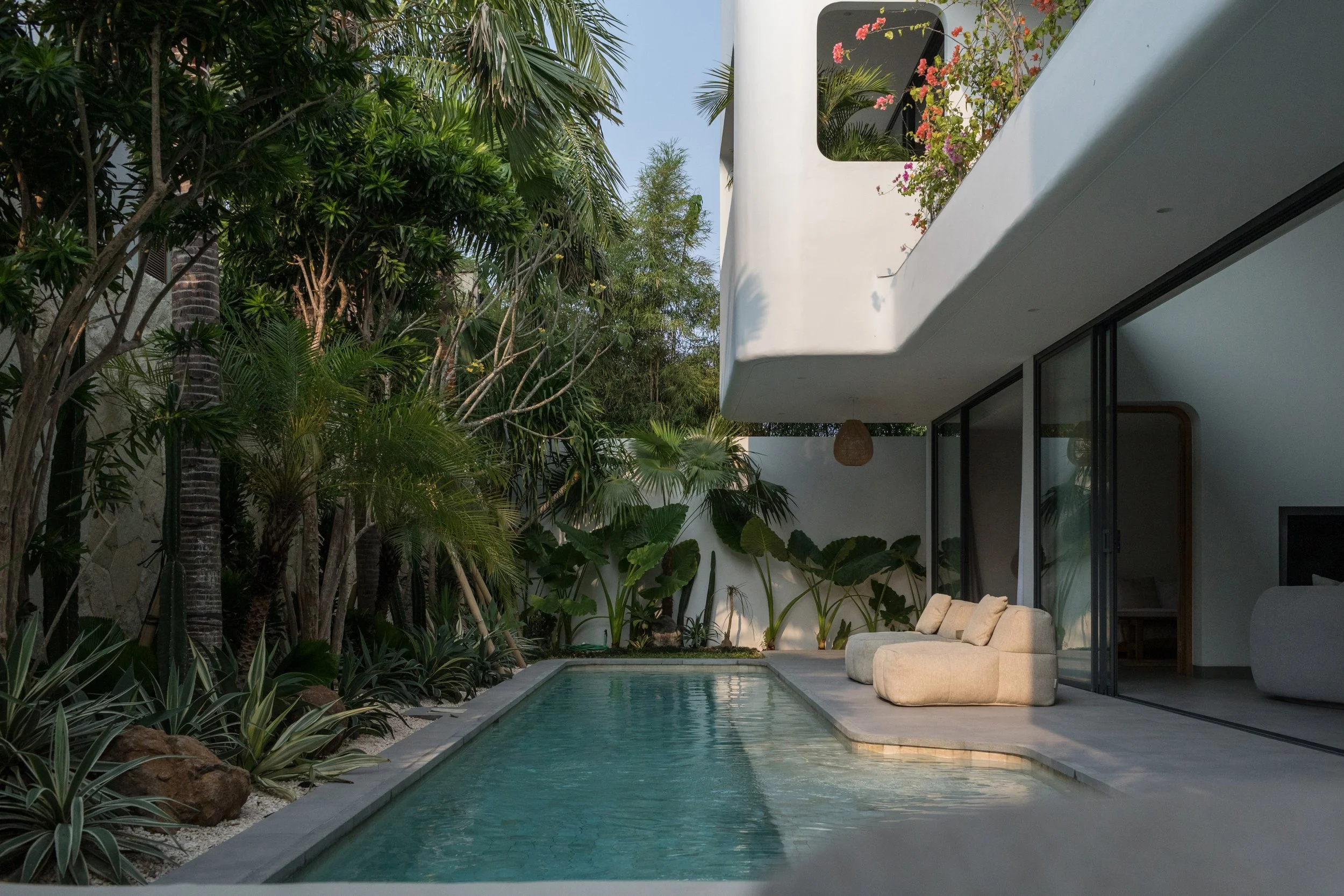 CURVED ARCHITECTURAL VILLA - 4 BEDROOMS - UMALAS - MONTHLY AND YEARLY