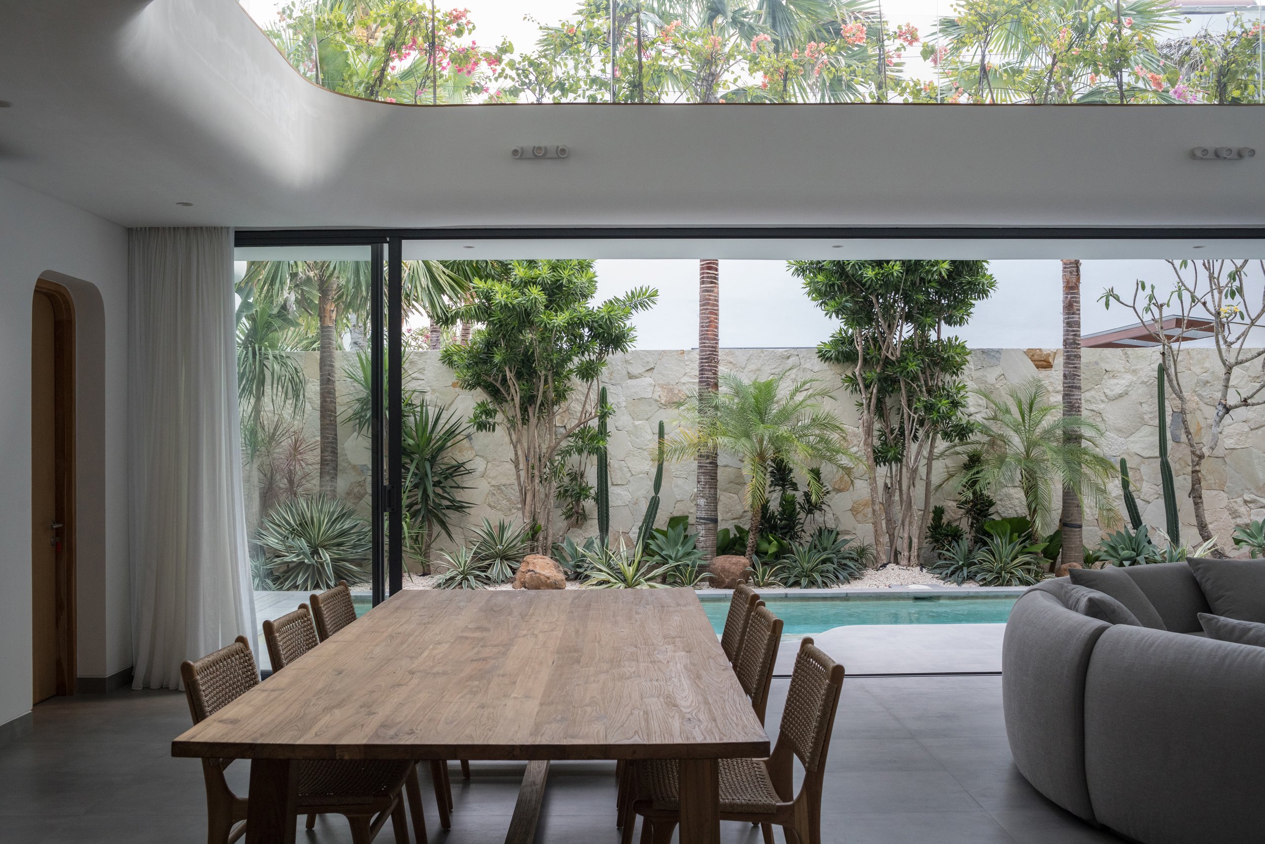 CURVED ARCHITECTURAL VILLA - 4 BEDROOMS - UMALAS - MONTHLY AND YEARLY