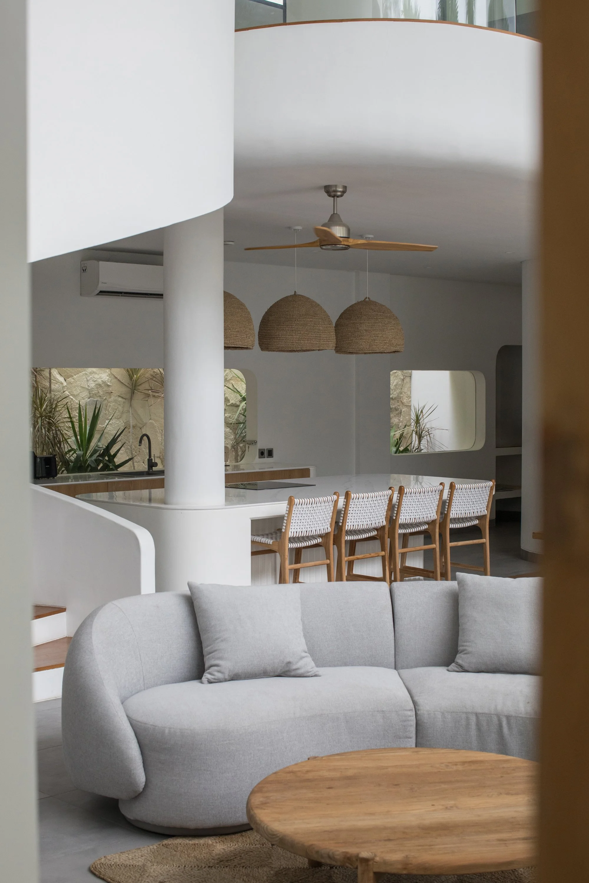 CURVED ARCHITECTURAL VILLA - 4 BEDROOMS - UMALAS - MONTHLY AND YEARLY