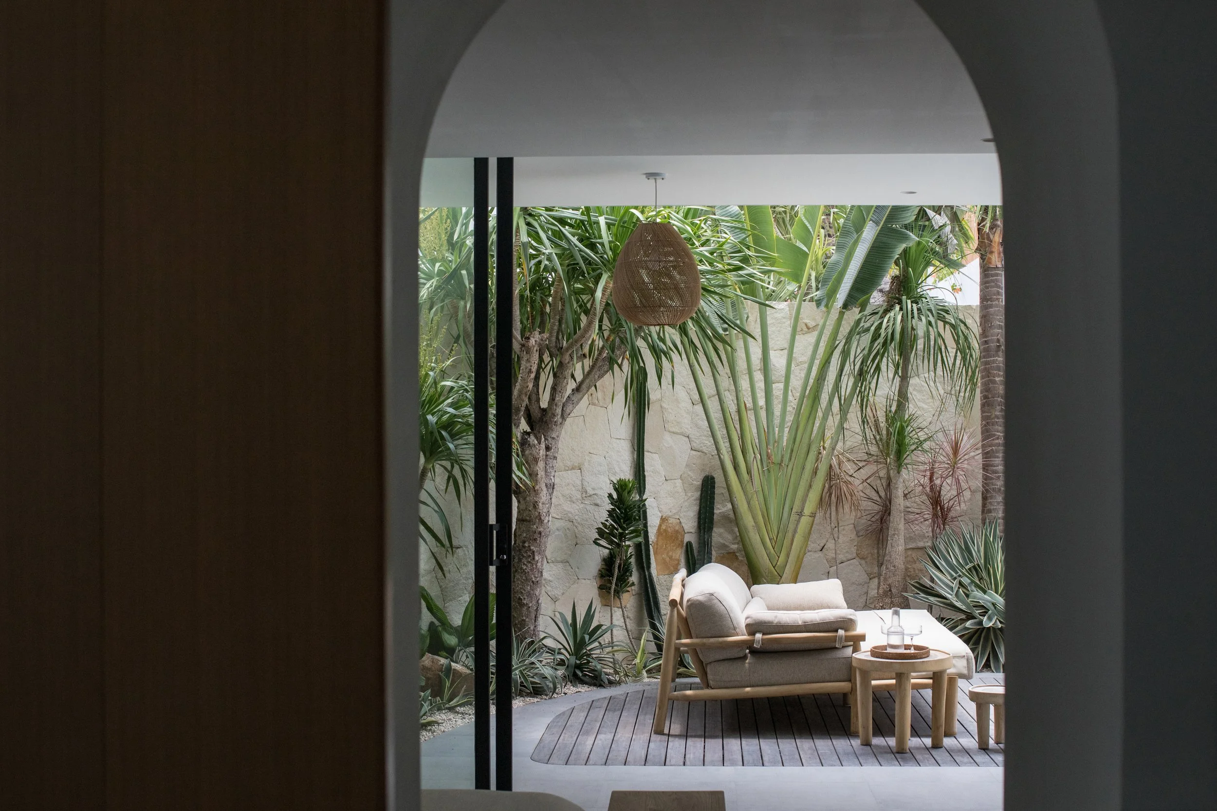 CURVED ARCHITECTURAL VILLA - 4 BEDROOMS - UMALAS - MONTHLY AND YEARLY