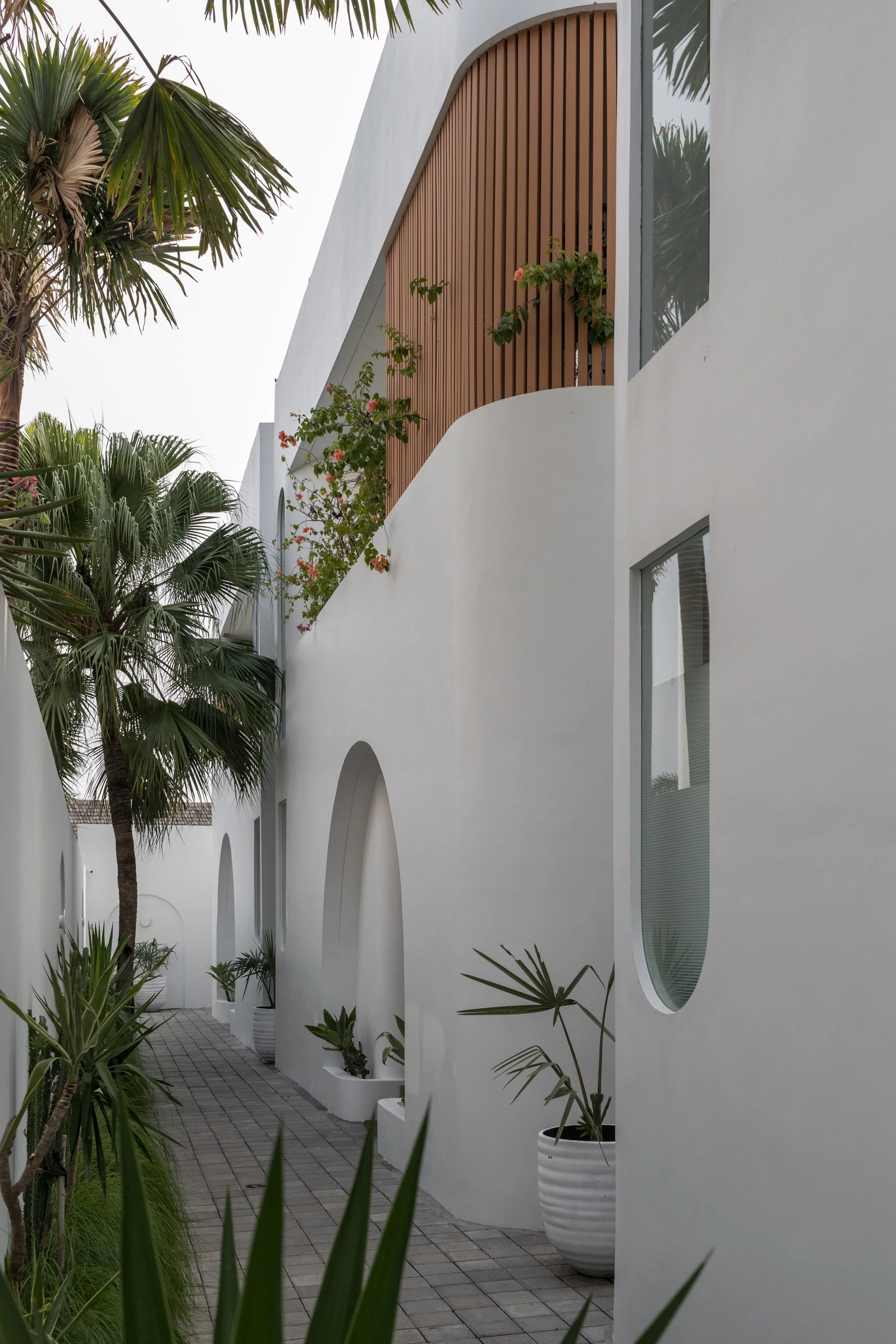 CURVED ARCHITECTURAL VILLA - 3 BEDROOMS - UMALAS - MONTHLY AND YEARLY