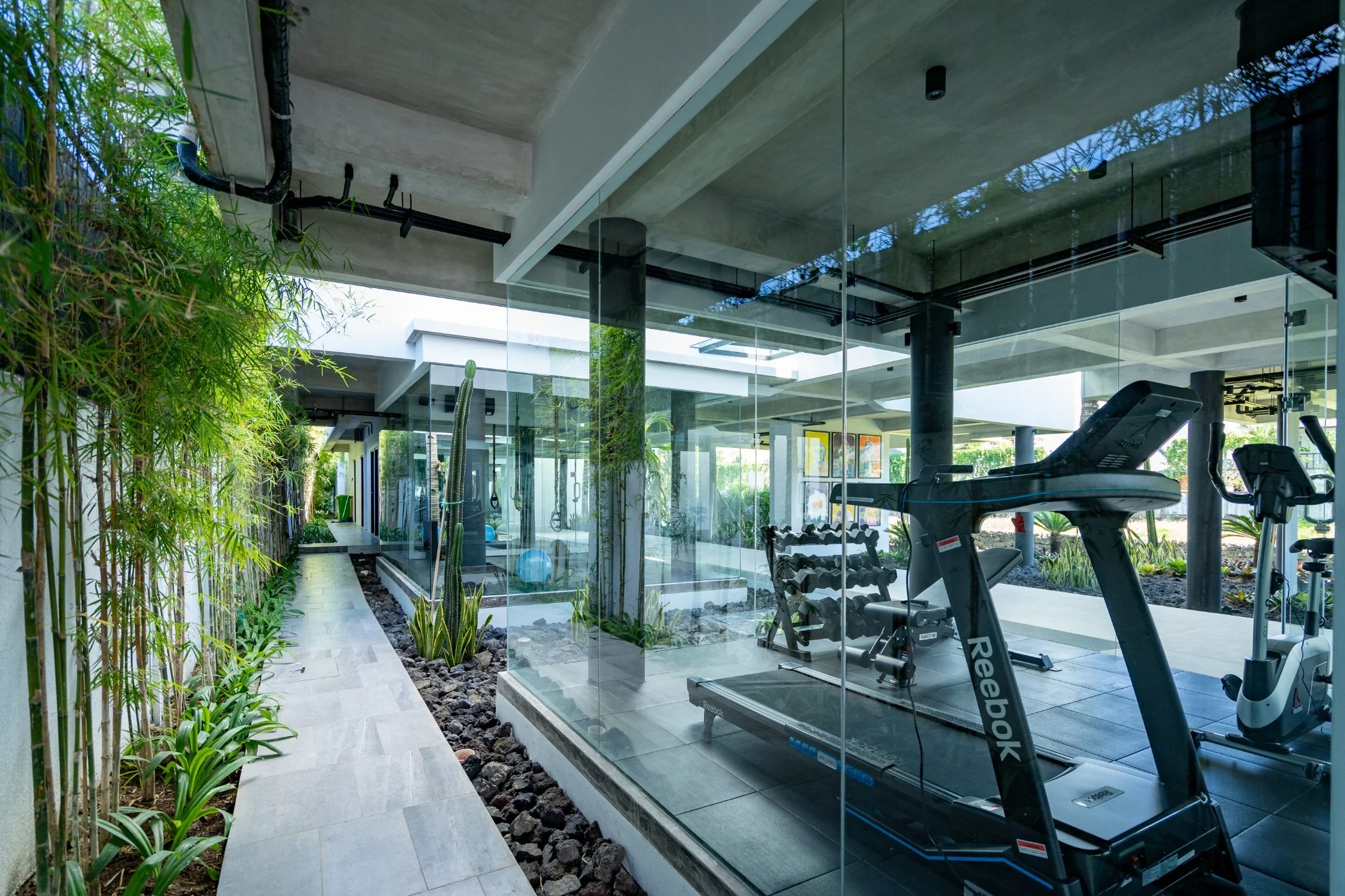 STUNNING ARCHITECTURAL RESIDENCE - BERAWA CANGGU - 5 BEDROOMS - YEARLY RENTAL - BALI