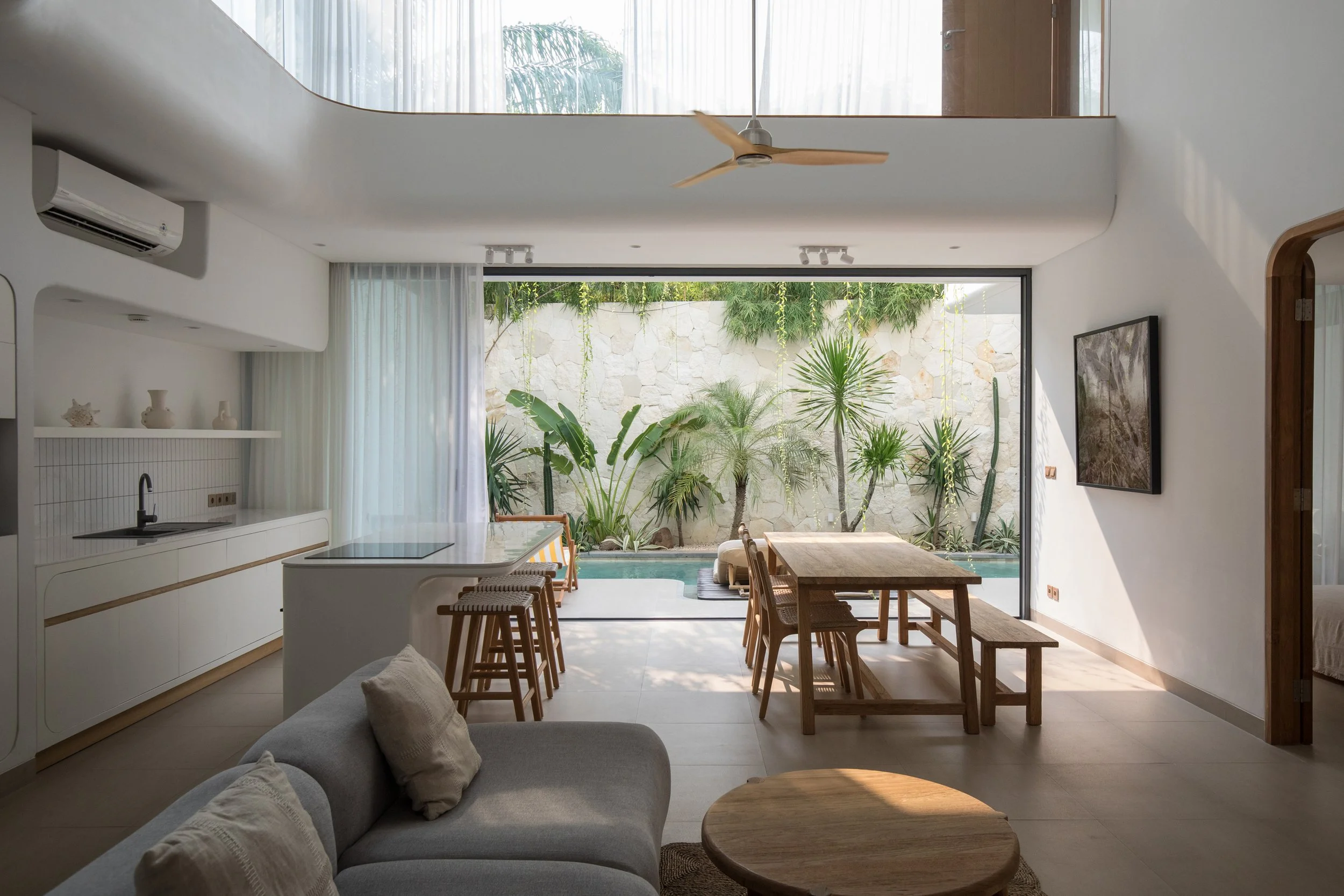 CURVED ARCHITECTURAL VILLA - 3 BEDROOMS - UMALAS - MONTHLY AND YEARLY