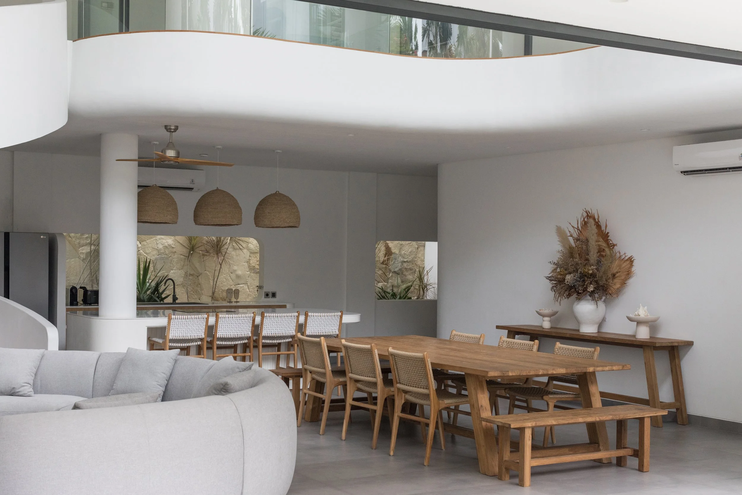 CURVED ARCHITECTURAL VILLA - 4 BEDROOMS - UMALAS - MONTHLY AND YEARLY