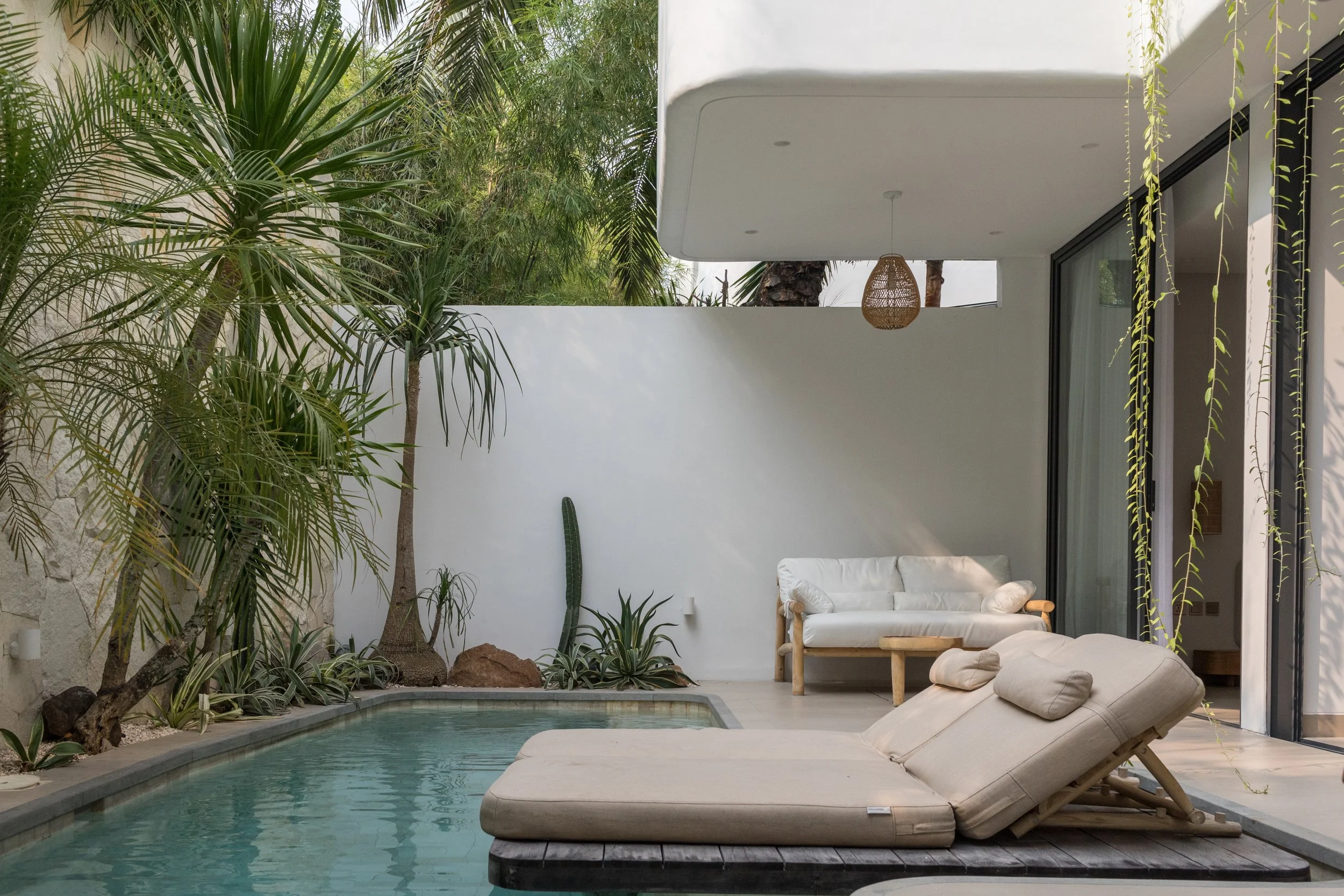 CURVED ARCHITECTURAL VILLA - 3 BEDROOMS - UMALAS - MONTHLY AND YEARLY