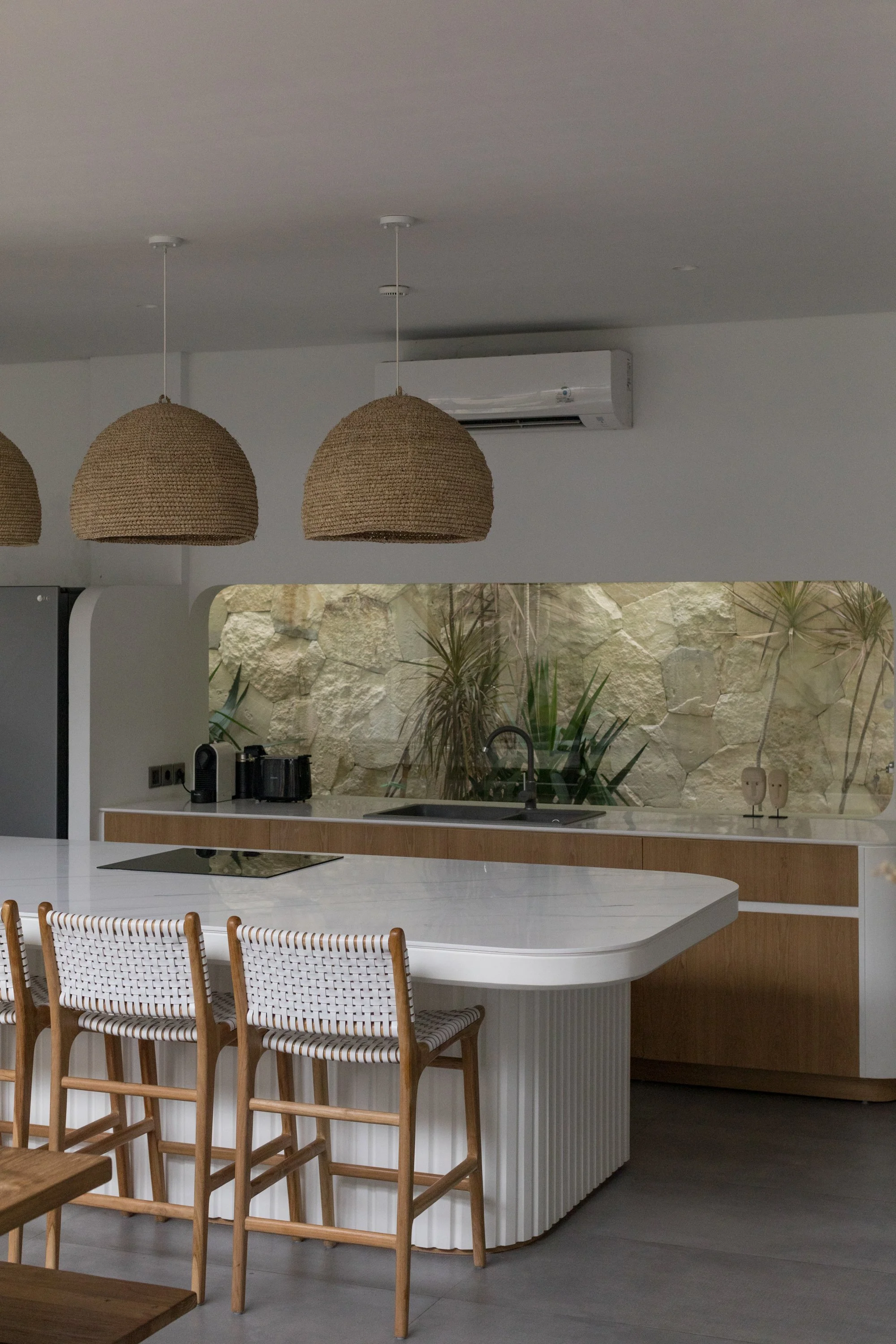 CURVED ARCHITECTURAL VILLA - 4 BEDROOMS - UMALAS - MONTHLY AND YEARLY