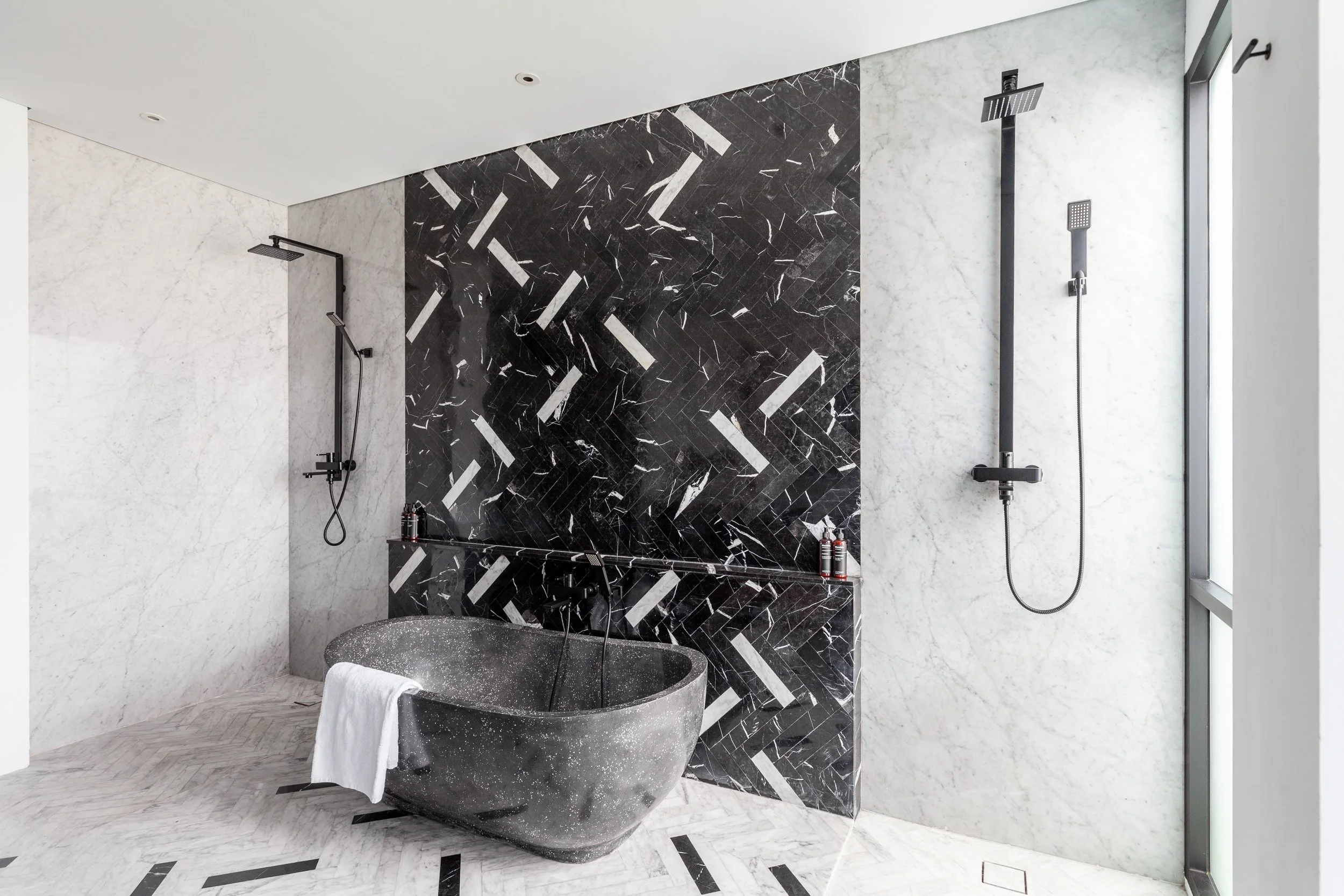 STUNNING ARCHITECTURAL RESIDENCE - BERAWA CANGGU - 5 BEDROOMS - YEARLY RENTAL - BALI