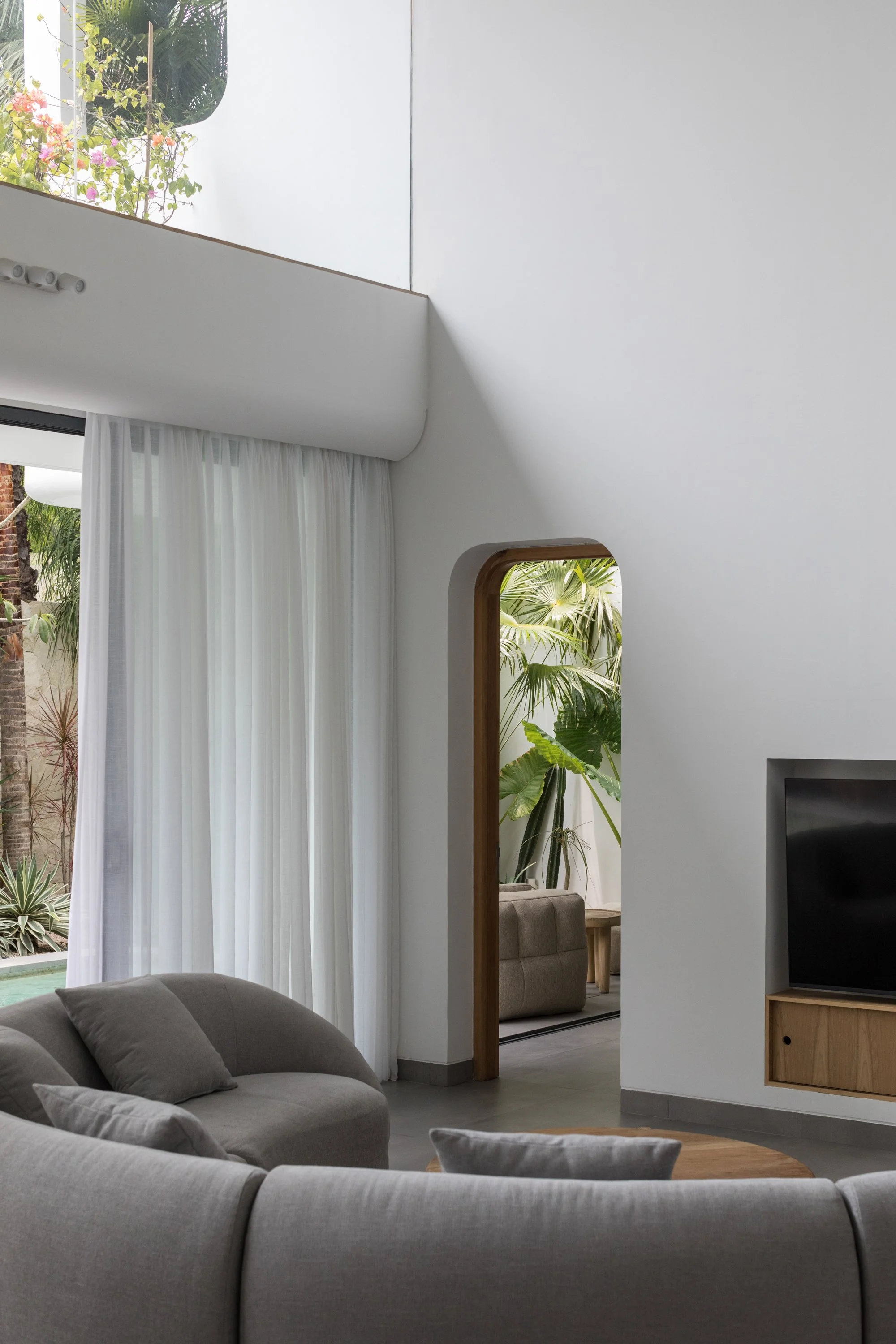 CURVED ARCHITECTURAL VILLA - 4 BEDROOMS - UMALAS - MONTHLY AND YEARLY