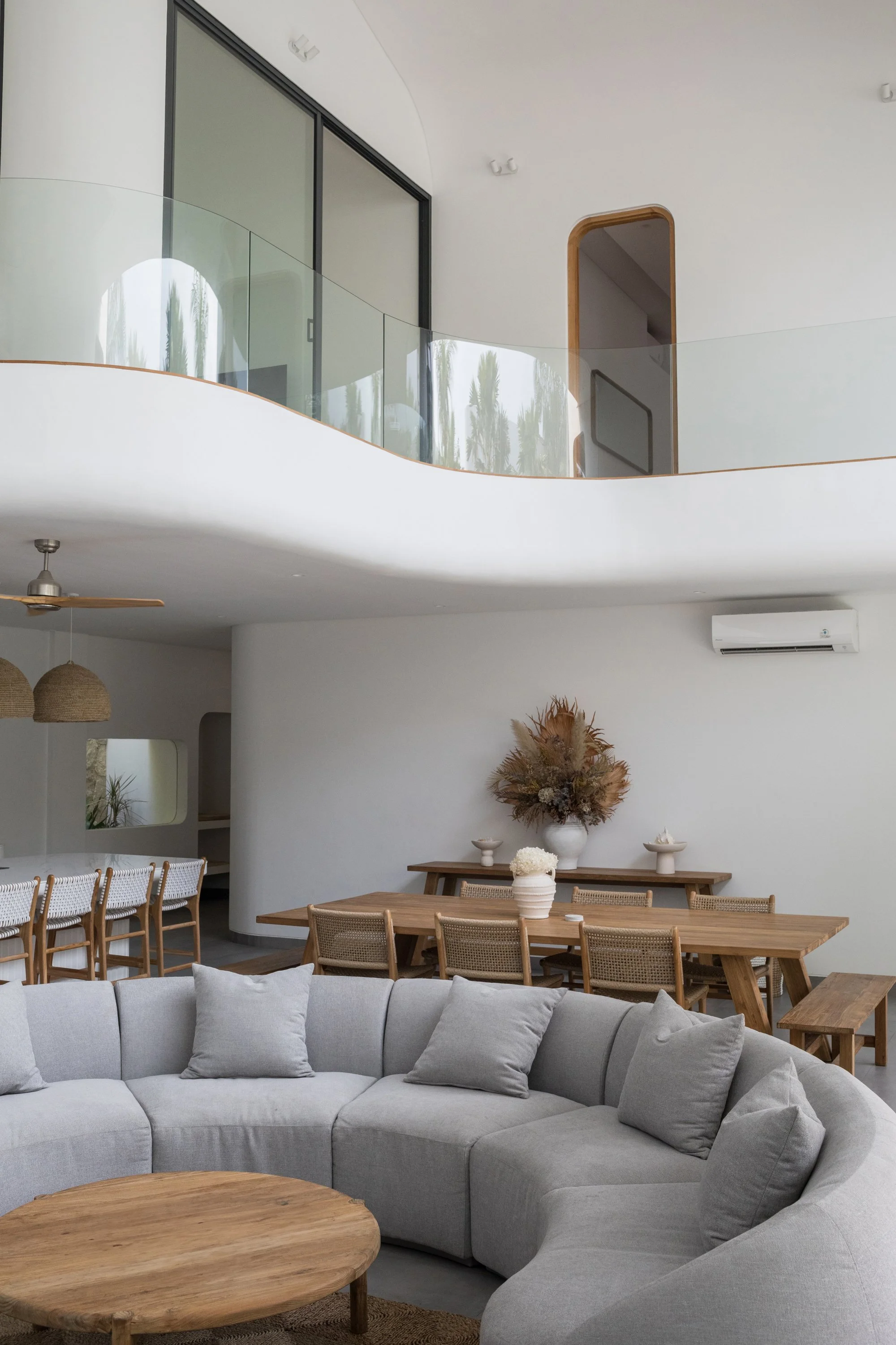 CURVED ARCHITECTURAL VILLA - 4 BEDROOMS - UMALAS - MONTHLY AND YEARLY