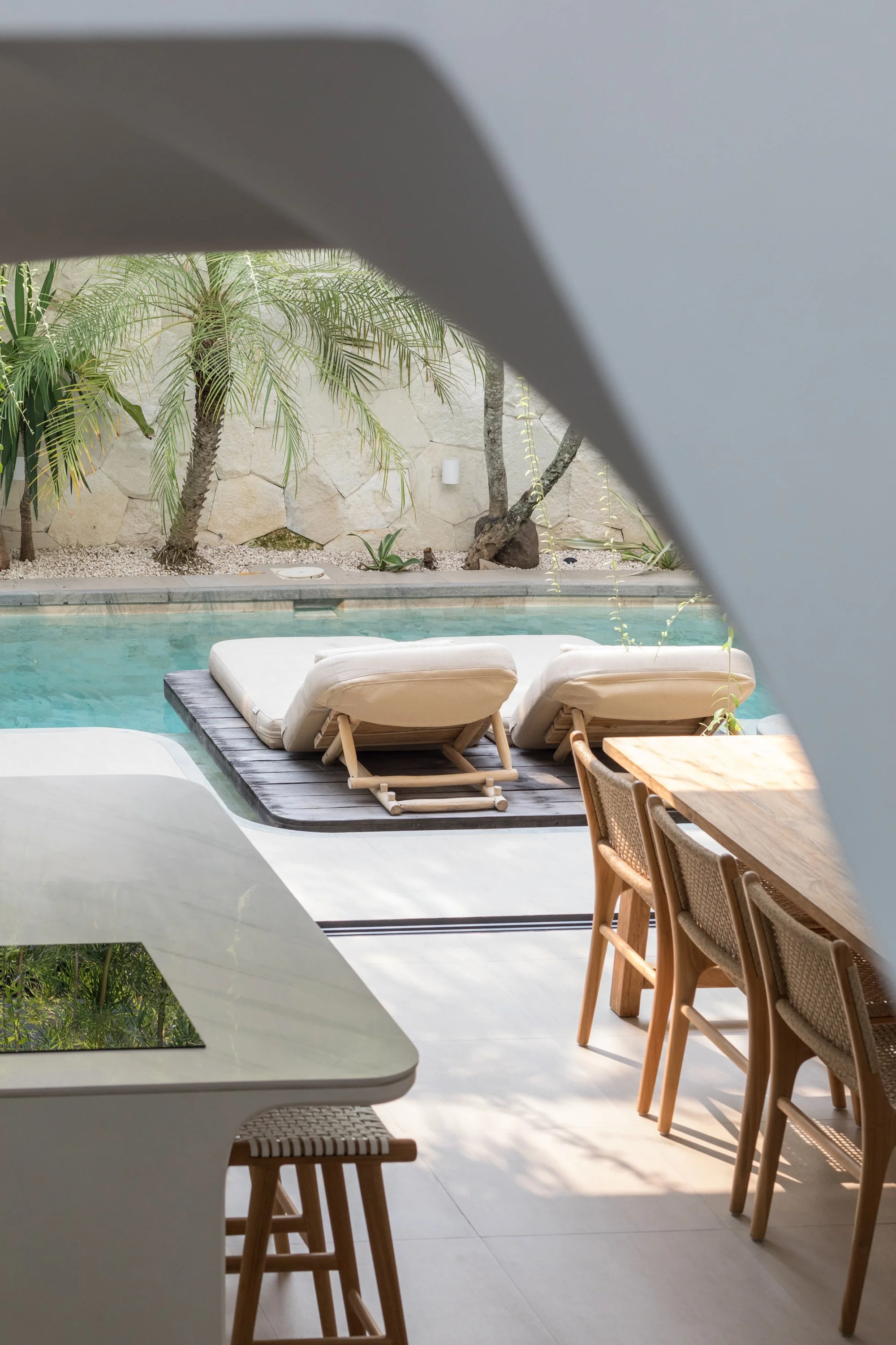 CURVED ARCHITECTURAL VILLA - 3 BEDROOMS - UMALAS - MONTHLY AND YEARLY