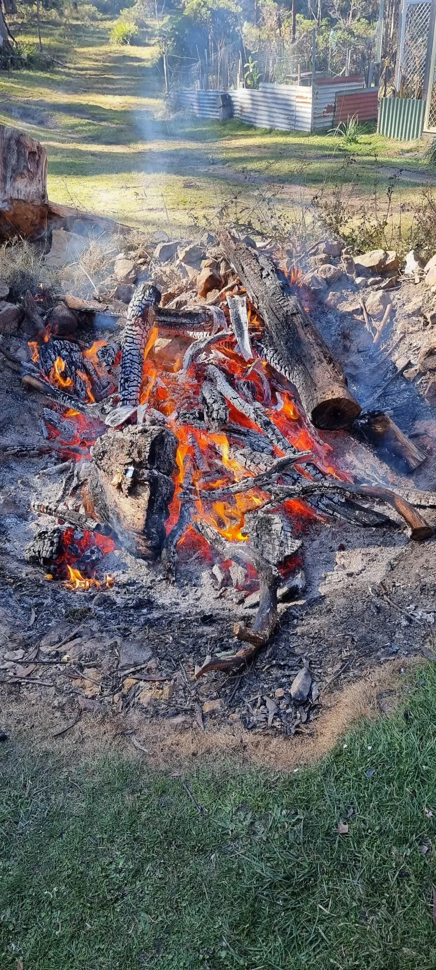 Fire at Daves place at Currajuggle.jpg