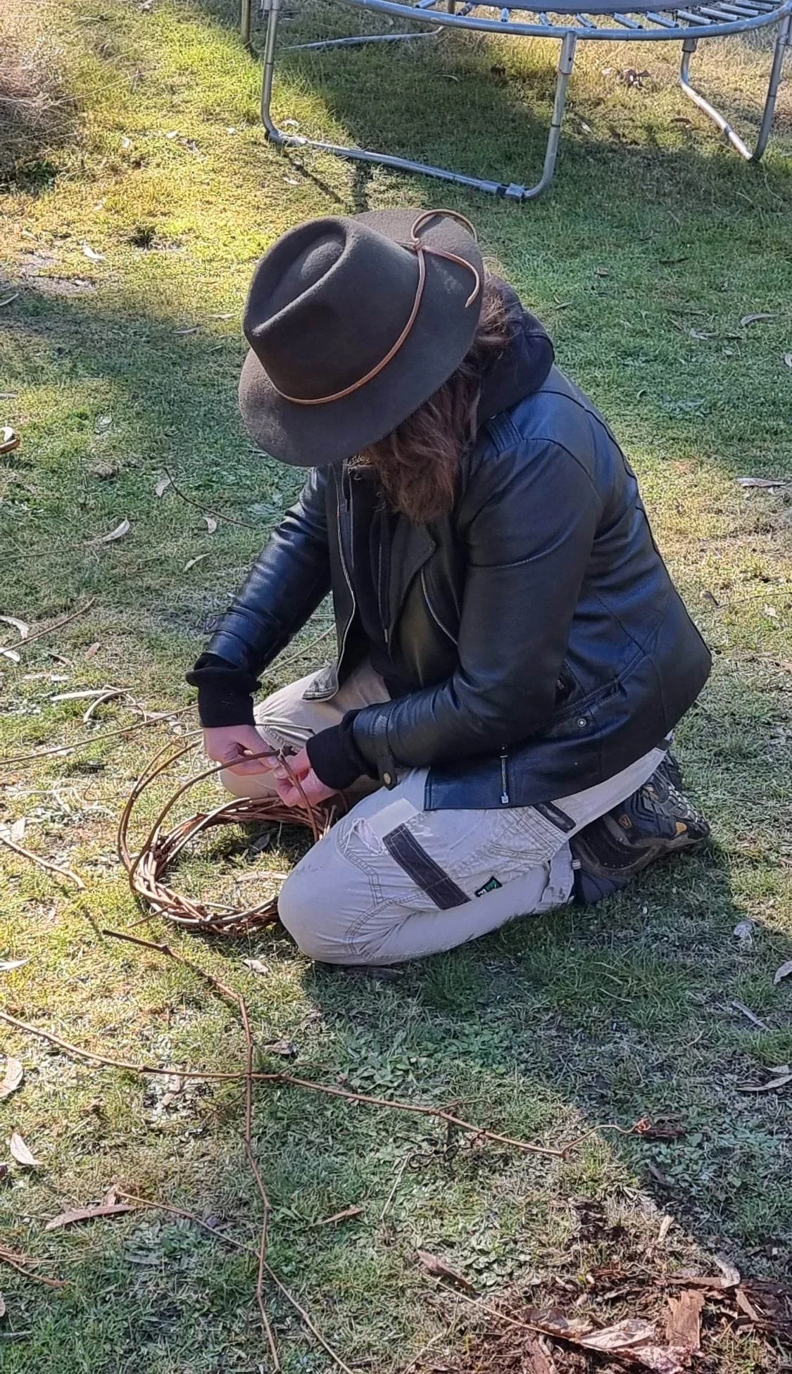 weaving at currajuggle 3.jpg