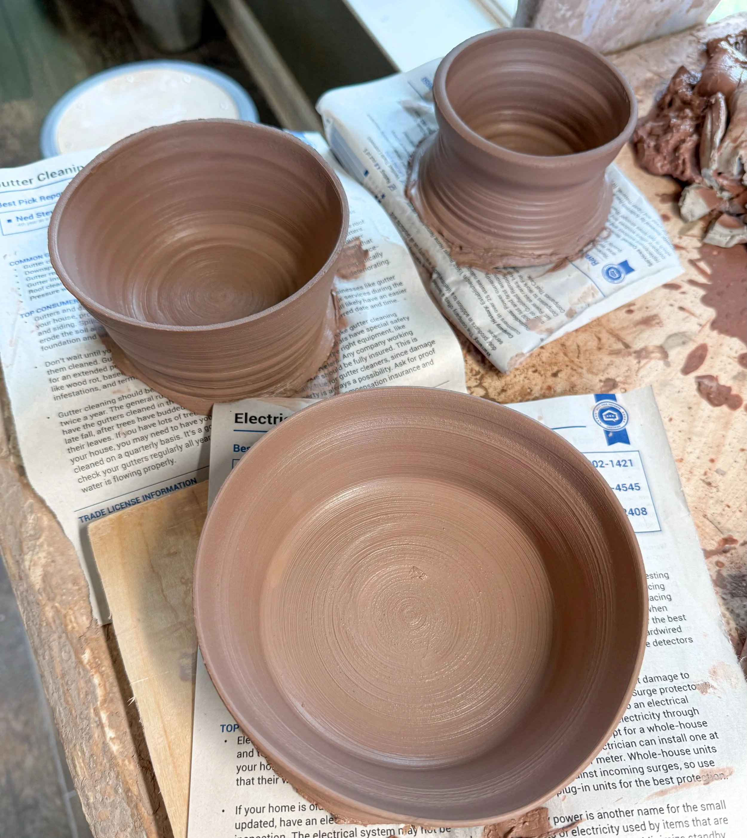 Currently learning something new, making a mess, and loving the process. 😍

#potteryclass #beginner #wheelthrowing #madebyhands #creative