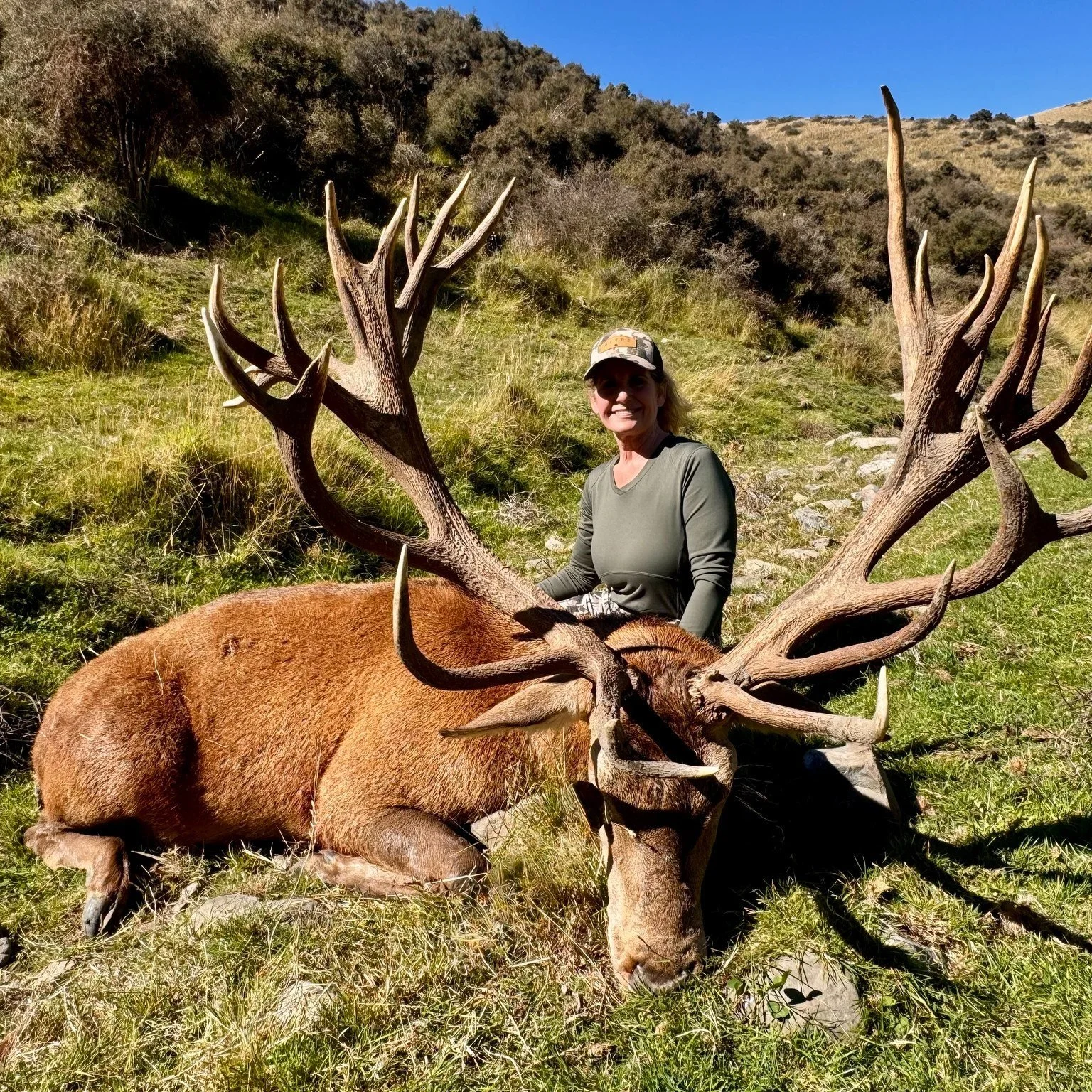 Our donated hunt to @sci_hillcountry_texas Texas Hill Country Chapter of SCI and what a magical time in paradise these amazing people had! A red stag for the lady and a tahr for the hubby,  battling the wind and rain but successfully securing the ani