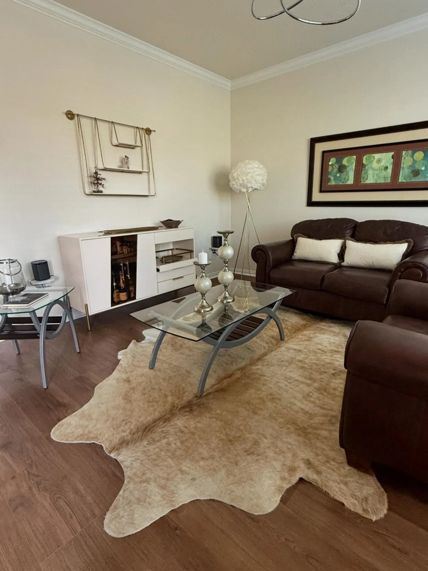 New floors ✔️
Fresh paint ✔️
A homeowner with great taste ✔️

That&rsquo;s how a room really comes together! 

#axiocontracting #katytx #remodeling