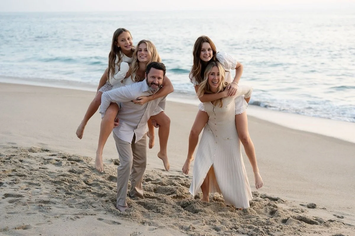 Happy Holidays 🤍

No matter what traditions you&rsquo;re celebrating this week, I truly hope you&rsquo;re surrounded by the people you love &mdash; the ones who make you laugh until your sides hurt, who hold space for you, and who let you be complet