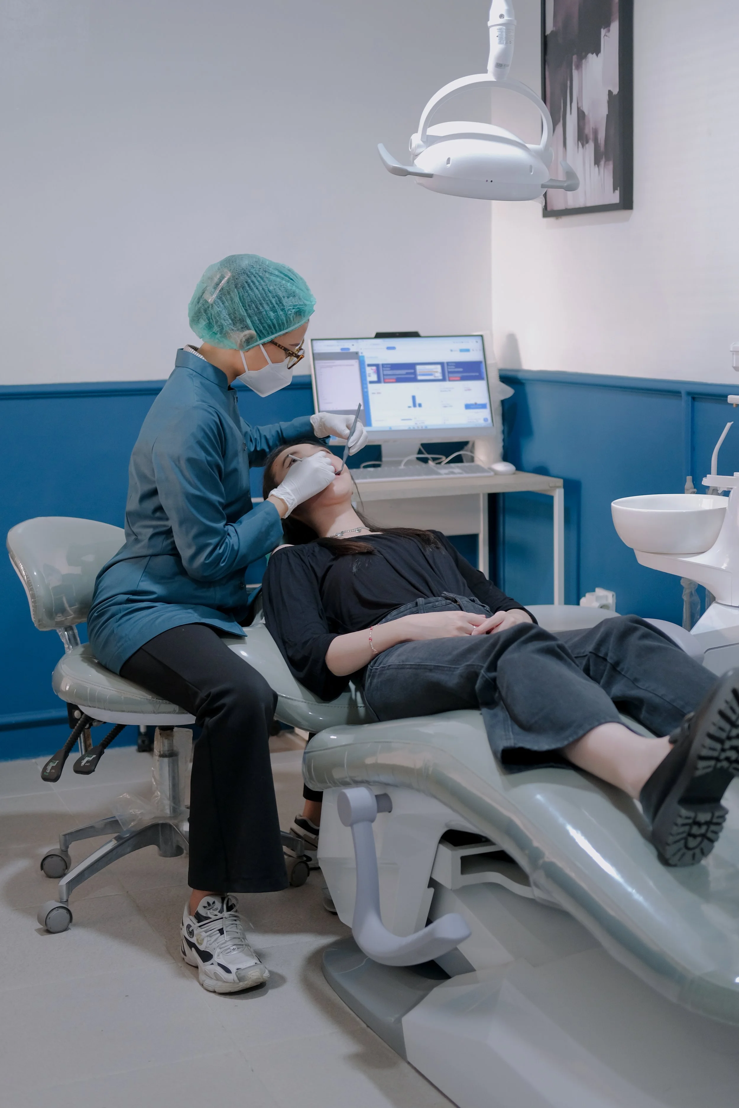 Tambal Gigi Nyaman dan Berkualitas? Cek Pilihan Klinik dan Harga Tambal Gigi di Klinik Surabaya