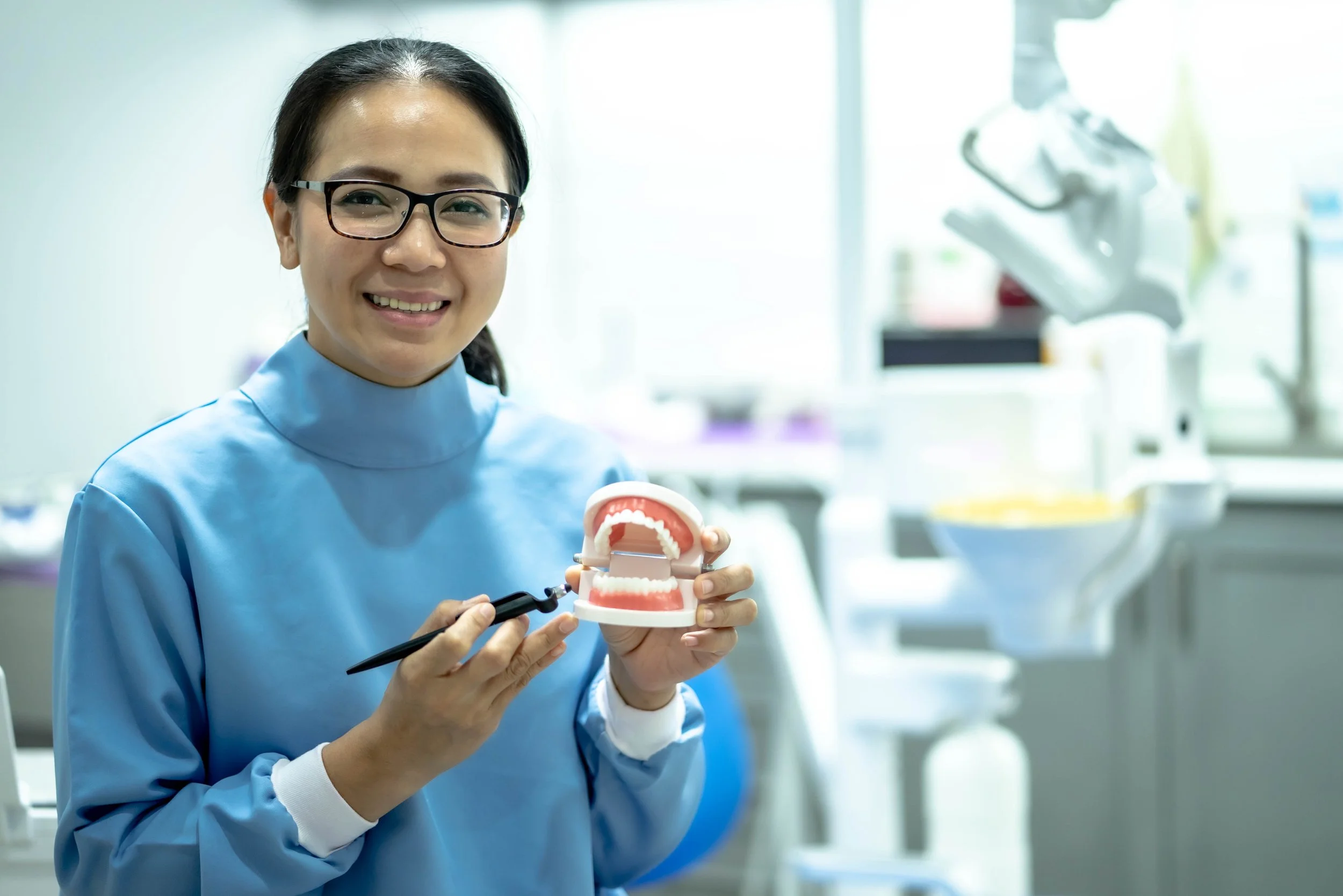 Cari Perawatan Gigi yang Mendalam? Dokter Gigi Spesialis Surabaya Siap Membantu!