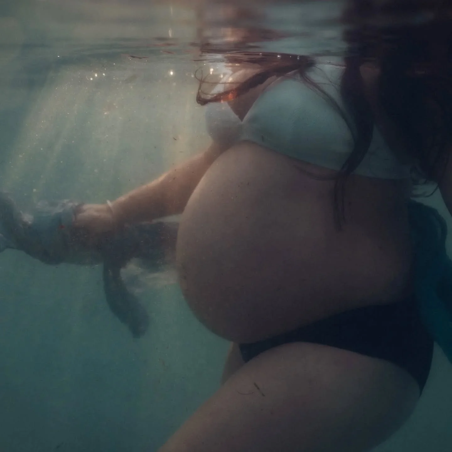 Your photoshoot is never going to be perfect....

And neither will your photos 📸 

BUT,

They will be filled with genuine joy, love and connection,

And that's worth a million times more, than PERFECTION ✨️

@sammy.wright.96 &amp; Charlie diving int