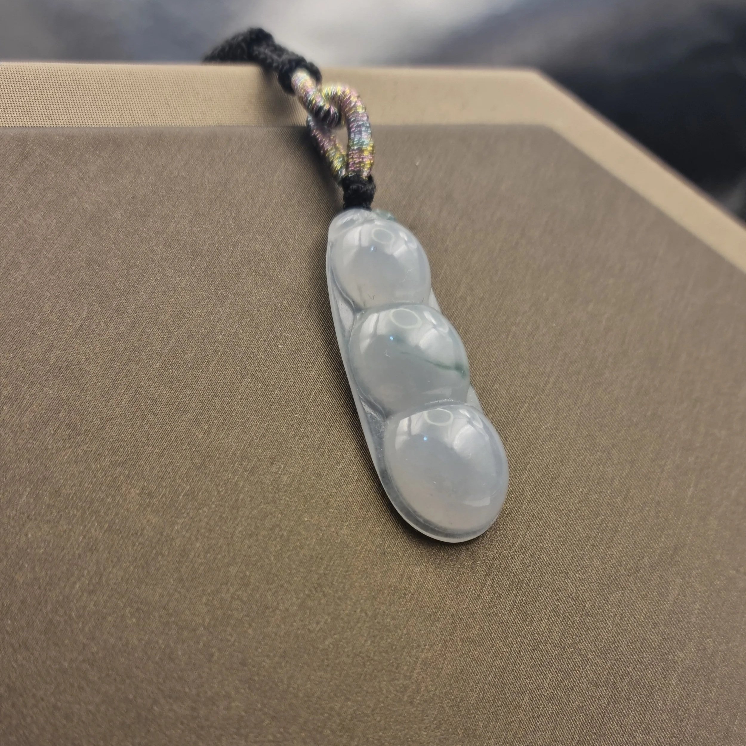 Icy Jadeite Pendant - Peapod 三豆 / 福豆