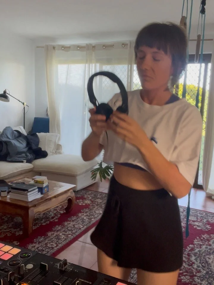 Boom bap 💥 

For feel good tunes check out my 4 hour pop up set at Plants on Main. Link in bio x

#music #dj #melbournedj #sydneydj #techno #technodj #housemusic #musicistheanswer #ableton #musicproductionjourney #dancemusic #electronicmusic #minima