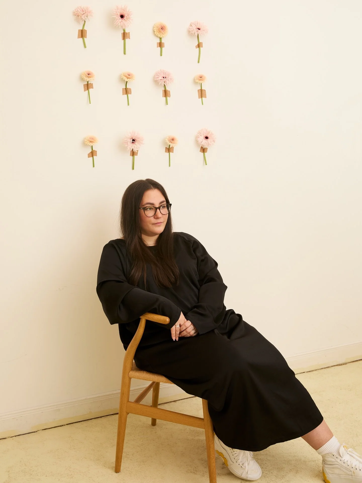 i love a good gerbera 

me pictured by @laurastamenkovic_ 🌼🌸