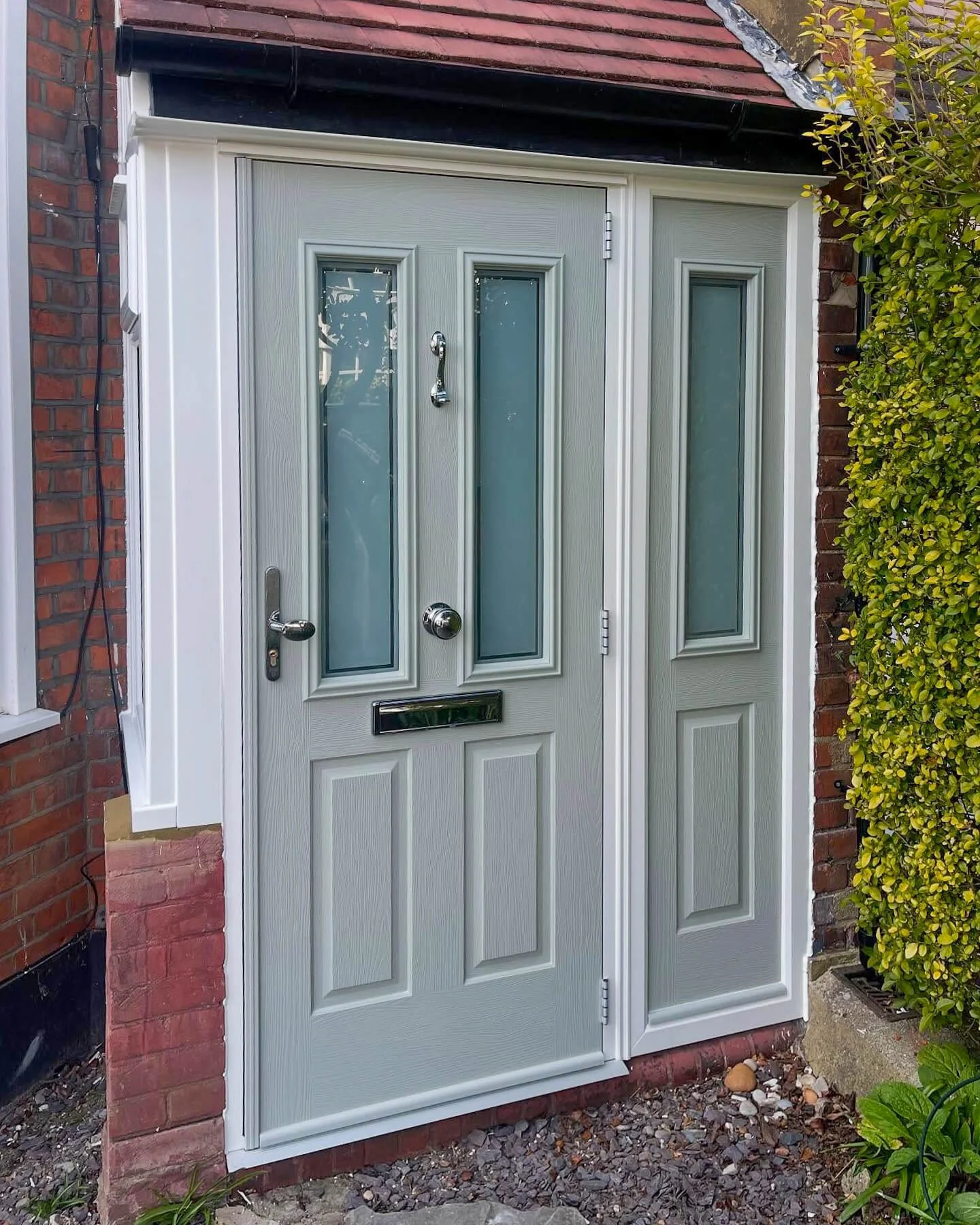 Elegant open-outwards Solidor Ludlow with matching side panel