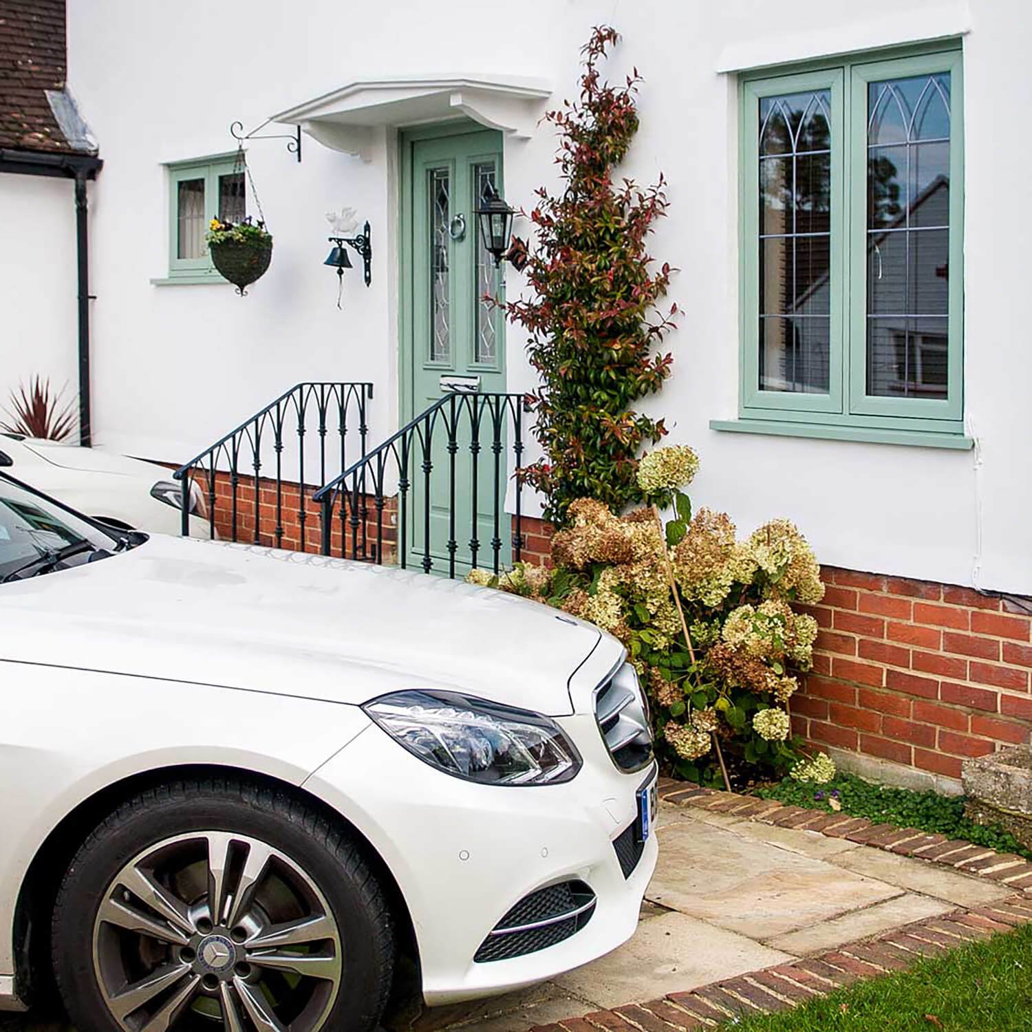 jub-flushsash-close_up_chartwell_green-gallery.jpg