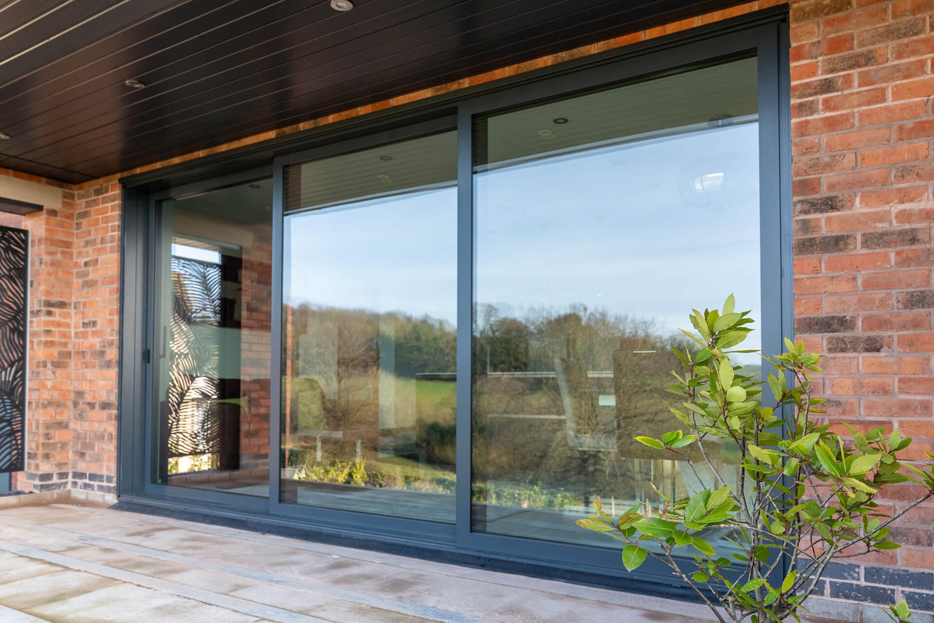 jub-ls08-lift_and_slide-patio-triple-track-anthracite.jpg